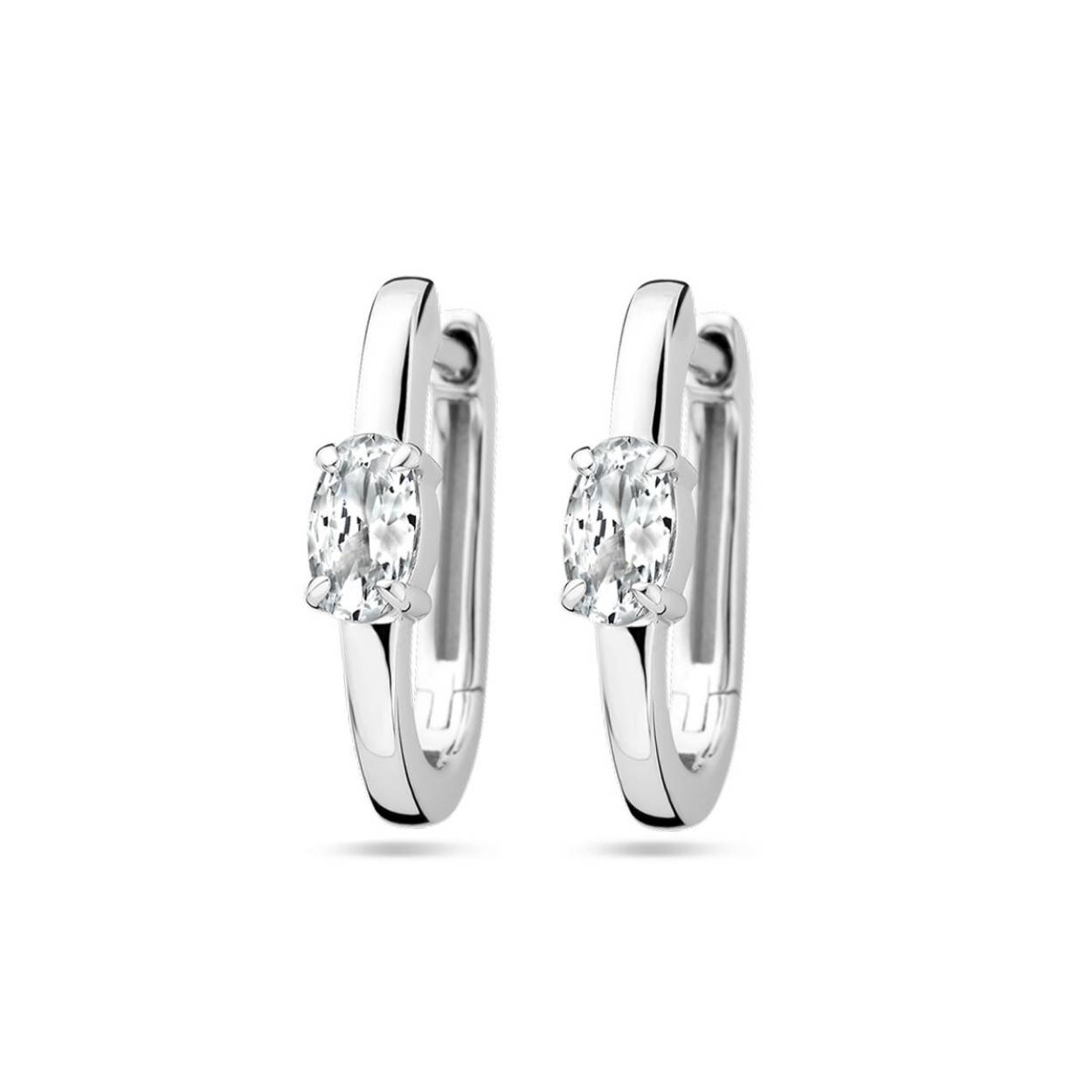 Gerhodineerd zilveren klapoorringen uitgevoerd met zirkonia. De klapoorringen hebben een afmeting van 14.5x3mm.
