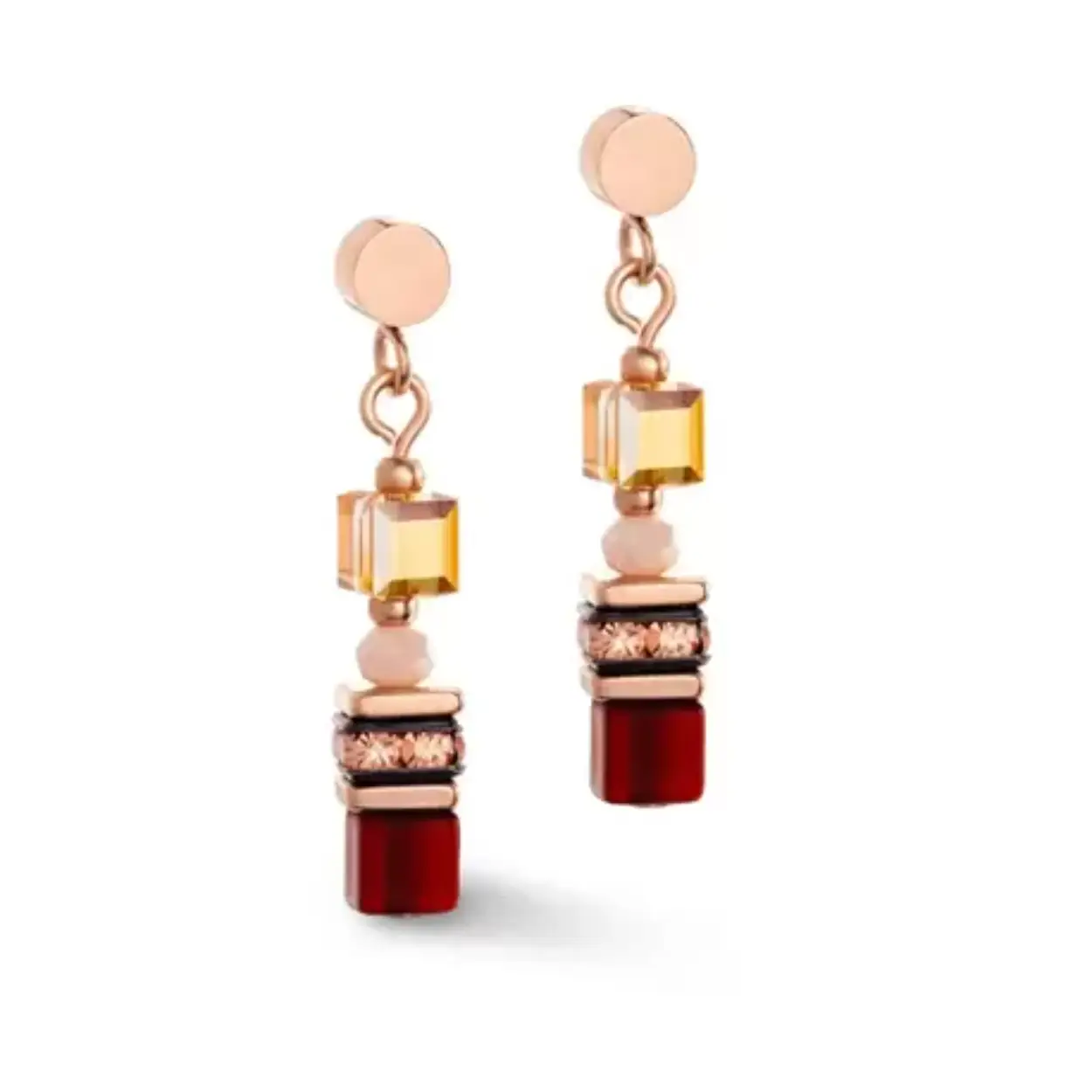 Coeur de Lion oorbellen in de prachtige kleuren van de Indian Summer (nazomer) uit de GeoCUBE collectie. Een roségouden creatie met delicate GeoCUBE®-elementen, de gebruikte materialen zijn Polaris, Swarovski® Kristallen, strass rondellen en roestvrij staal roségoud kleurig.

Lengte van de oorbellen is 2,5 cm. Dikte van de blokjes is 0,4 cm. De oorstekers zijn ook van roséverguld roestvrij staal.

Combineer de oorbellen met de bijpassende ketting en armband om je look compleet te maken.