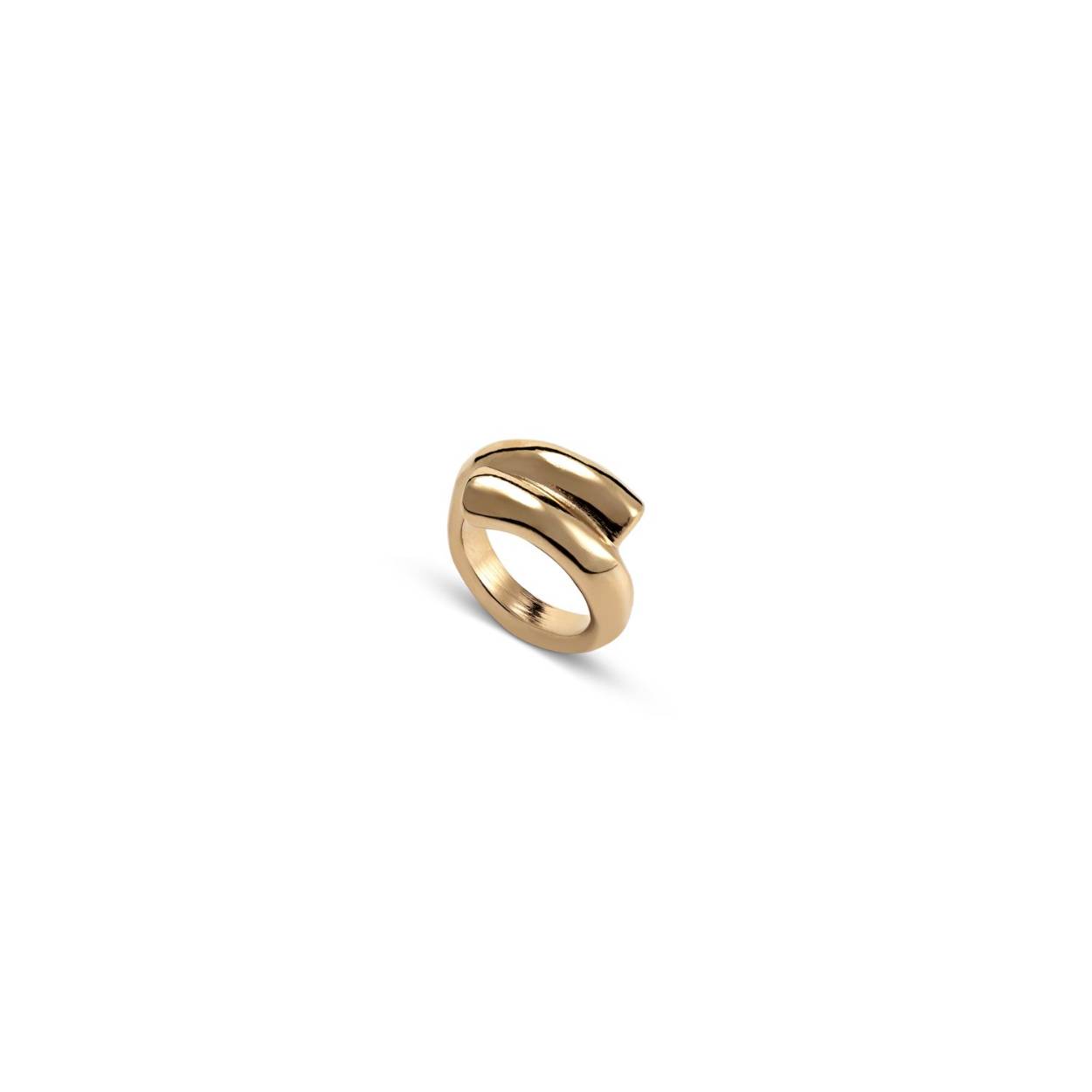 De Crossed Legs ring is een buisvormig stuk dat in het midden samenkomt. Van het gieten van metaallegeringen tot het vergulden, is deze ring handgemaakt in Spanje met behulp van ambachtelijke technieken. Het heeft een diameter van 16 mm.  Draag deze unieke ring met andere stukken uit de collectie.