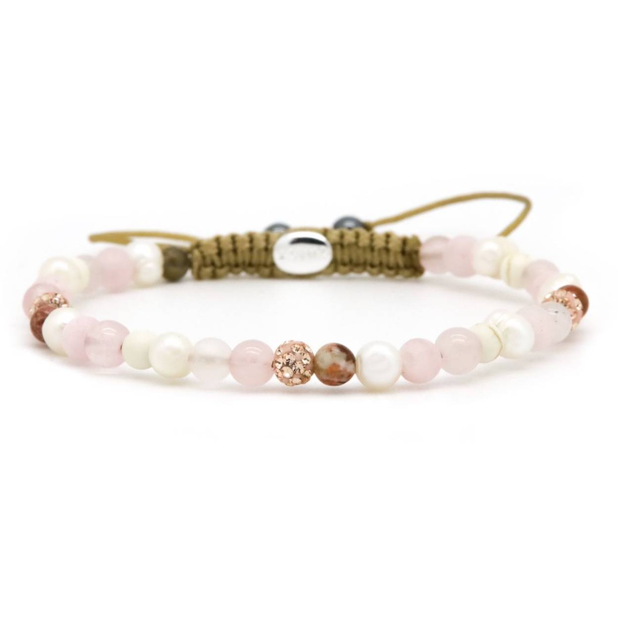 De Karma Armband Spiral Cheesecake XXS (rosegold crystal)  is een verfijnde sieraden keuze. Draag deze elegante armband stijlvol door hem te combineren met andere smalle polssieraden of als een enkel opvallend stuk voor een subtiele, maar chique look.