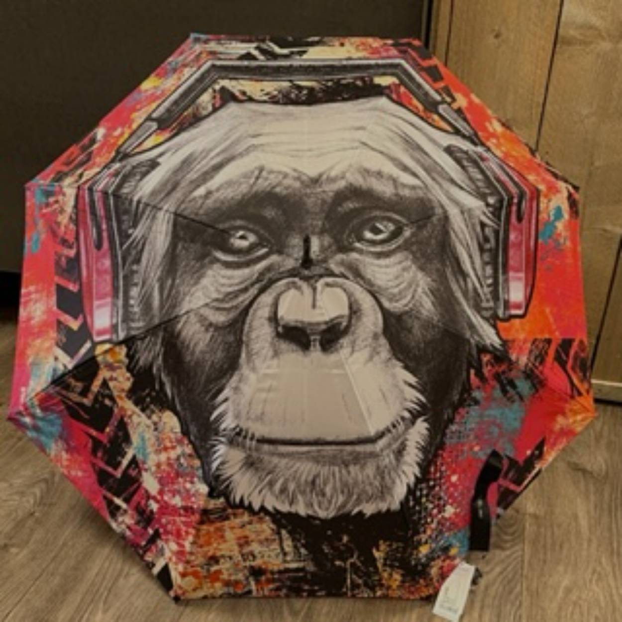 Goede paraplu met leuke apen print.