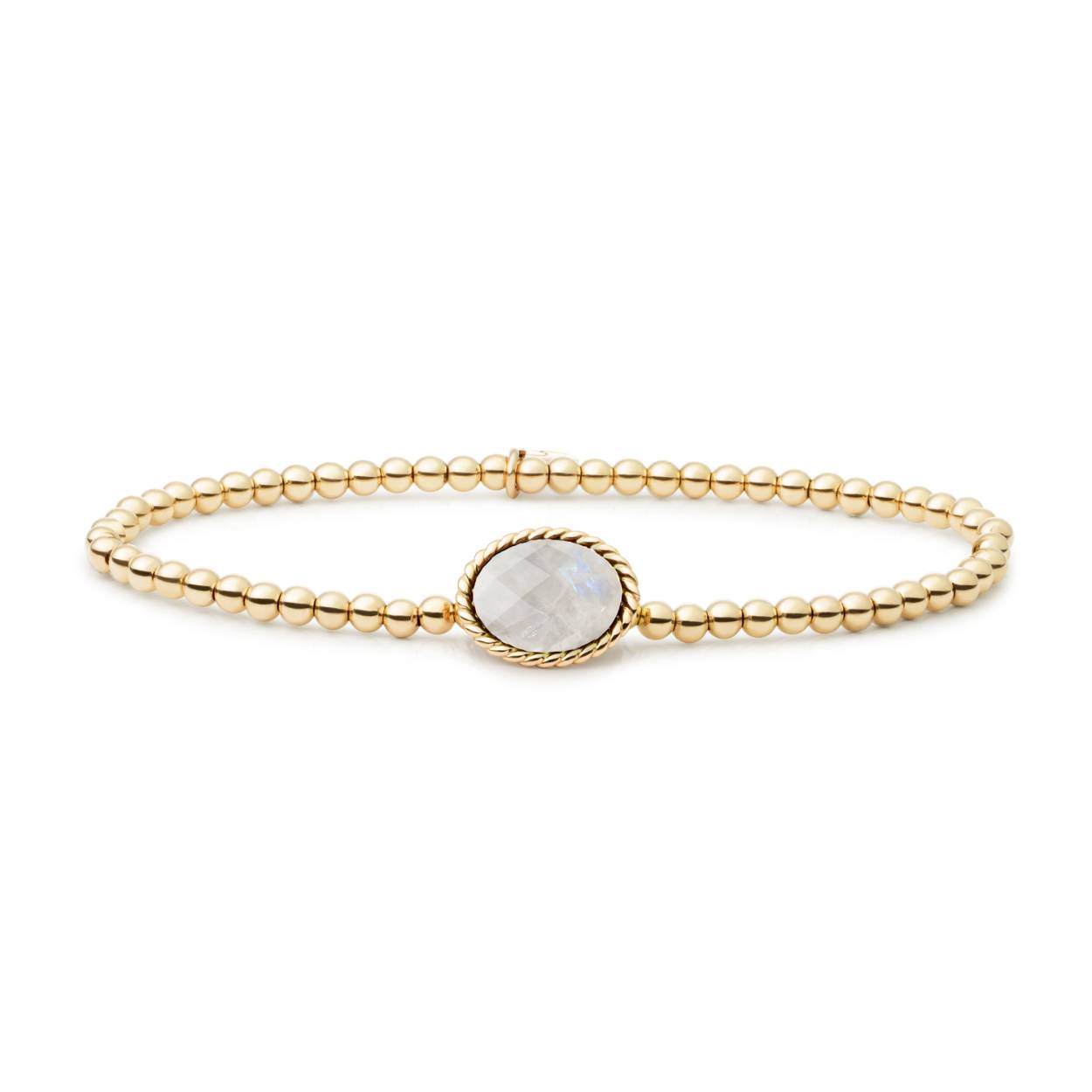 Of je de Moonstone Twist armband nu enkel draagt of combineert met onze andere kralenarmbanden, deze mag écht niet ontbreken in jouw collectie. Tijdloos, passend bij elke gelegenheid en perfect te Mix & Matchen met onze andere sieraden uit de Twist Collectie. Deze eyecatcher is beschikbaar in zowel sterling 925 zilver als sterling 925 zilver met een gold plating en dus altijd passend bij jouw favoriete sieraden!