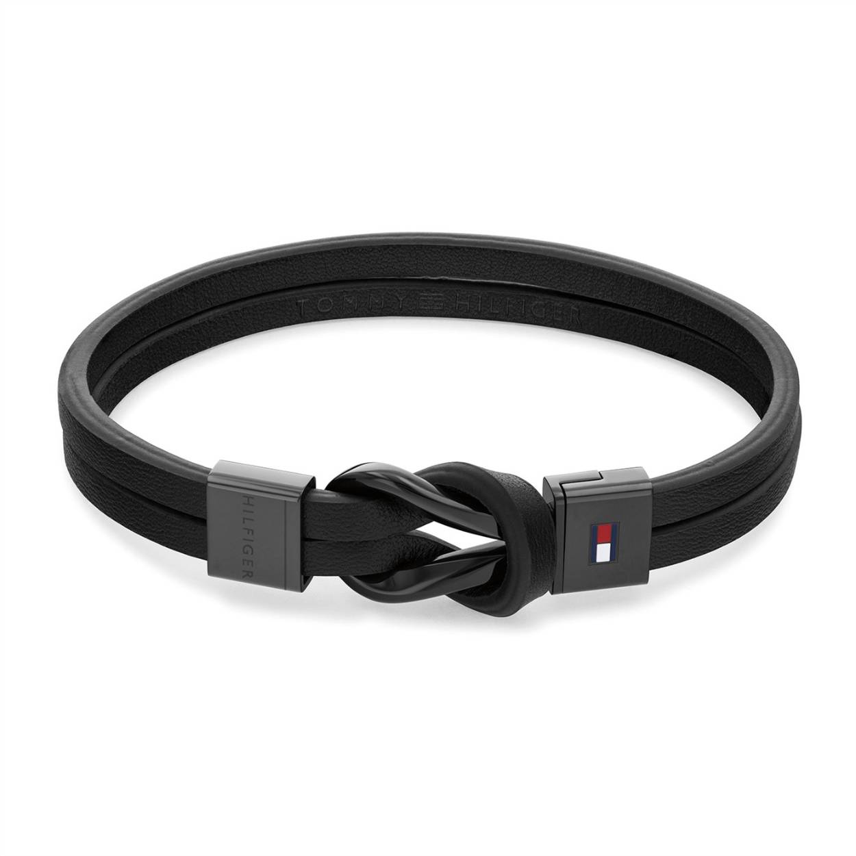 Tommy Hilfiger Jewels TJ2790442 Armband Heren Leer Zwart 20cm
Deze unieke armband van Tommy Hilfiger van de jewelry serie met nr: TJ2790442 is een casual model. De zwart leren heren armband heeft 2 stengen leer en een zwart stalen magneetsluiting in de vorm van een lus, dit geeft een heel speels effect. Op de sluiting is het kleurrijke Tommy logo geplaatst. De totale lengte is 20cm.

Het merk:
Tommy Hilfiger is wereldwijd één van de grootste designer lifestyle merken en is internationaal bekend om haar classic American cool stijl. De sieraden zijn voor dames en heren met een eigen stijl, die niet bang zijn om dit aan de wereld te laten zien.

Specificaties:
- Artikelnr: TJ2790442
- Zwart leren armband
- Materiaal: Leer 
- Totale lengte 20cm
- Heren sieraad