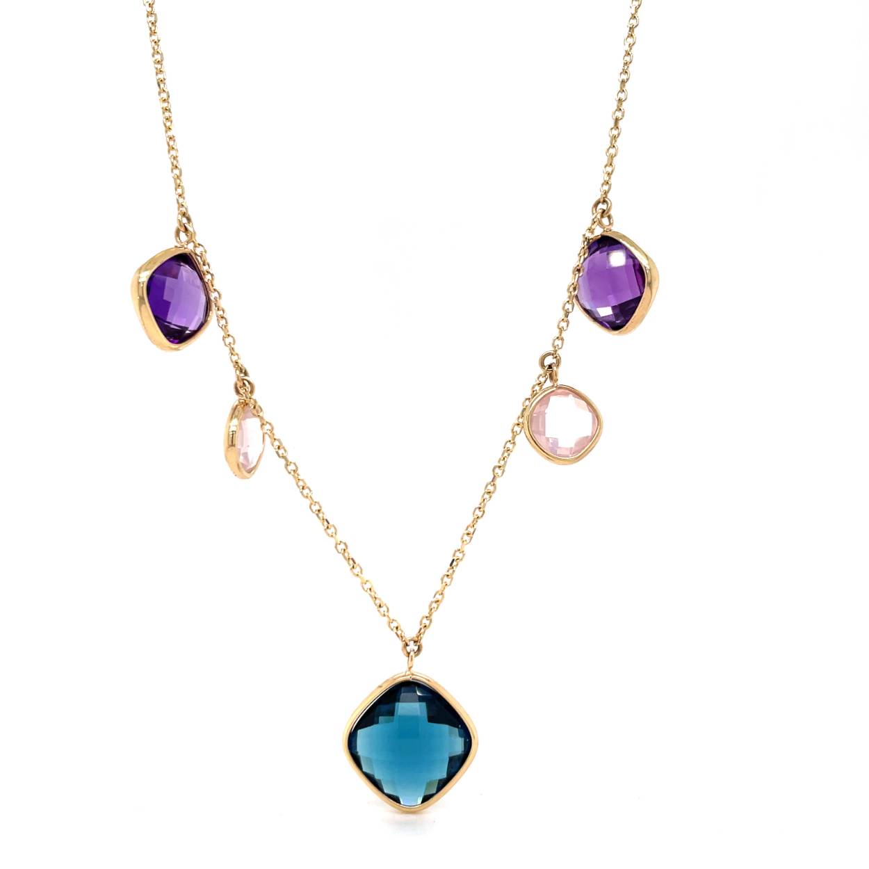 Laat uw hals schitteren met het JH Brummer Geelgouden Kleurstenen collier, een betoverend stuk versierd met levendige amethist, rozenkwarts en topaas. Dit prachtige collier is met vakmanschap vervaardigd van hoogwaardig geelgoud en straalt een tijdloze schoonheid uit. De combinatie van kleurstenen creëert een harmonieus palet dat zowel elegant als eigentijds is. Of het nu voor een formele avond of een casual bijeenkomst is, dit collier voegt een vleugje luxe toe aan elke outfit en is een onmisbaar accessoire voor de moderne vrouw met een verfijnde smaak.