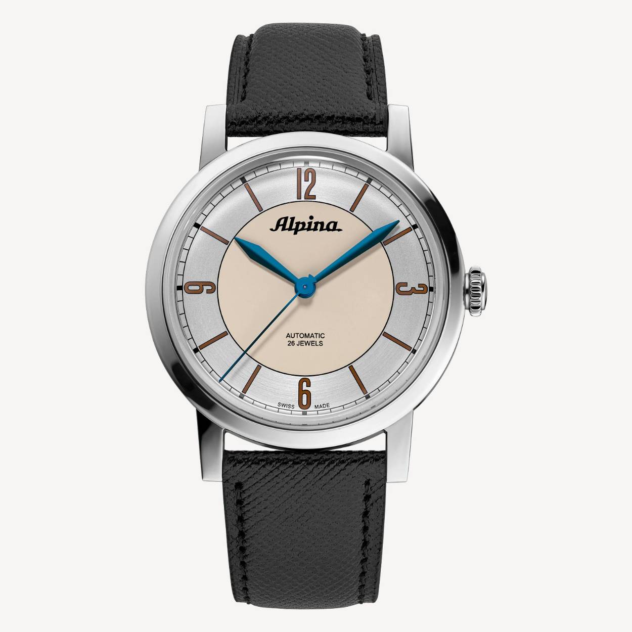 De Alpina Heritage Automatic Pilot brengt op indrukwekkende wijze de charme van de jaren 20 en 30 terug. Met zijn klassieke design, een 38 mm roestvrijstalen kast, Dauphin-wijzers en een elegante leren band met gesp, belichaamt hij vintage stijl in zijn mooiste vorm. Hij heeft een gangreserve van 38u.
