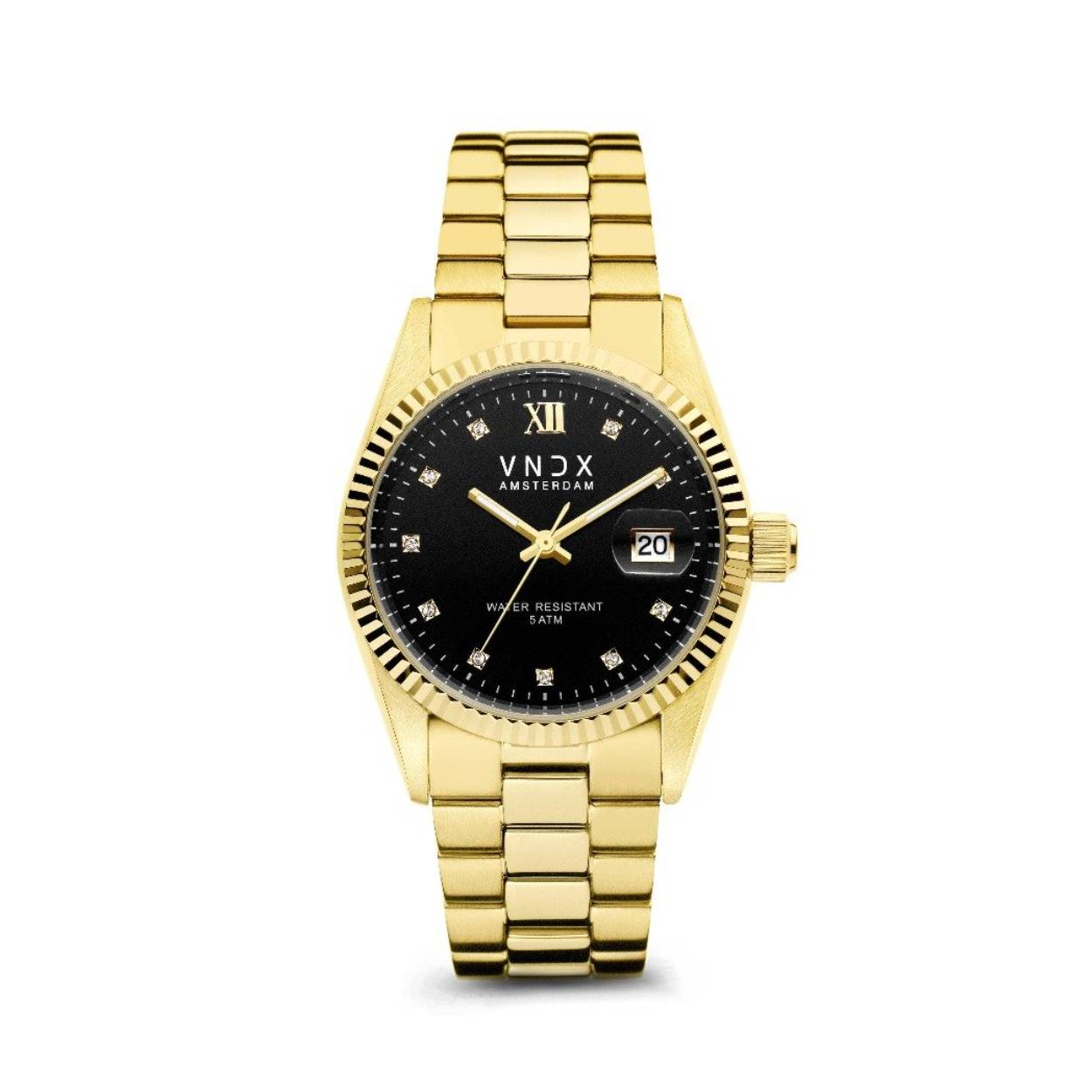 De Dare Devil Medium, het horloge dat tot in detail is gemaakt om perfect op je pols te vallen. De diameter van haar kast is 36 mm kwaliteit en daarmee de perfecte Medium. Met de gouden roestvrijstalen schakelband kun je de Dare Devil perfect aanpassen op jouw polsmaat, zo ben jij één met je horloge.

Haar elegante design zorgt ervoor dat je Dare Devil fungeert als een eyecatcher bij je outfit. Wanneer je haar van dichterbij ontdekt, zie je; “The Devil in the detail.” Haar sprankelende zwarte wijzerplaat is voorzien van een index met Swarovski steentjes.

Ben jij een Dare Devil die houd van feestjes of nachtelijke avonturen, ook dan zal de Dare Devil het perfecte horloge voor je zijn. Jouw Dare Devil is voorzien van lichtgevende wijzers, die zorgen voor een “Glow in the dark” effect. Zo zorgt je Dare Devil ervoor dat jij Never too late bent!

Wees jezelf, Creer je eigen stijl en kies je eigen pad! Just be a Dare Devil, It’s Never Too Late!
