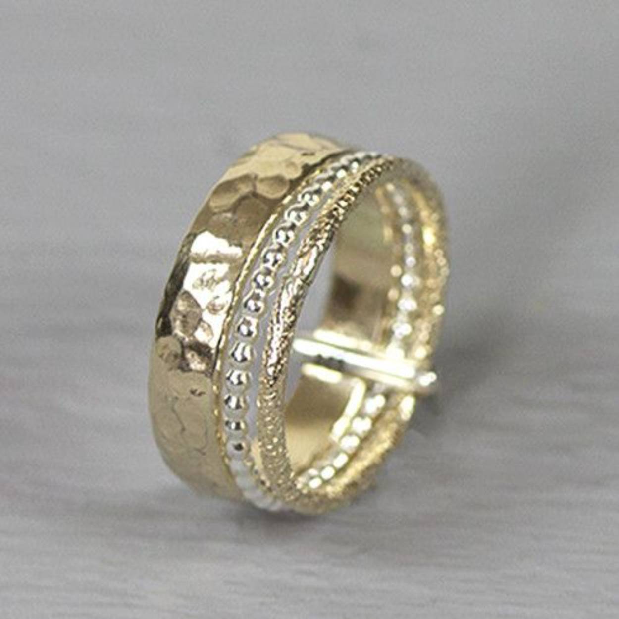 Zilveren ring met goldfilled accenten. 