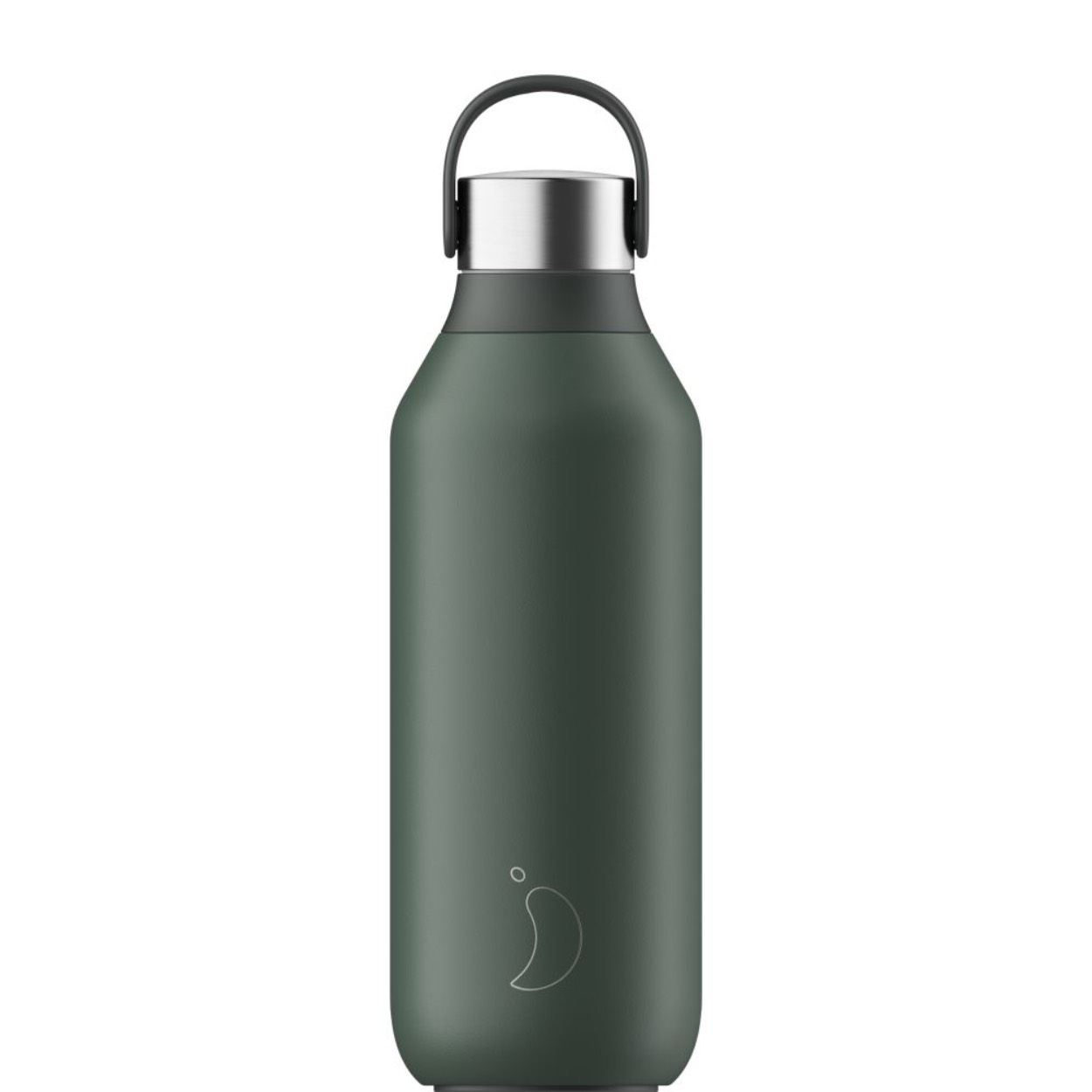 Chilly's Series 2-flessen hebben een nieuw ontworpen dop met schroefdraad en een draaglus die het gemakkelijk maakt om mee te nemen. In tegenstelling tot de originele Chilly's Bottles is de o-ring in dop ingebouwd voor een nog veiligere afdichting.

De antibacteriële drinkkraag voelt zacht aan en is perfect gevormd om van te drinken. Een andere nieuwe toevoeging aan de Series 2-flessen is de siliconenbasis die voorkomt dat de fles op oppervlakken wegglijdt.

Chilly's Series 2-flessen zijn gemaakt van hoogwaardig roestvrij staal met een gepoedercoate buitenkant. De nieuwe kraag rond de hals van de fles is gemaakt van plastic verrijkt met een BioCote-additief. 
De drinkvlakken van alle Chilly's Series 2-producten bevatten een antimicrobieel additief dat microben tot 99,99% vermindert.

Specificaties;

Inhoud: 500ml
Breedte: 7.5cm
Hoogte: 22cm