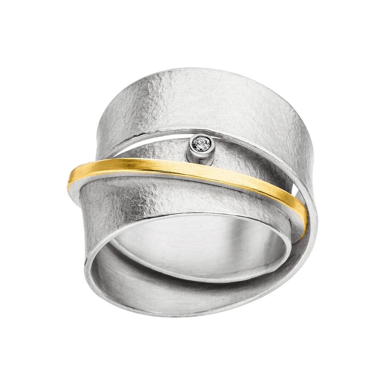 Zilver gecombineerd met goud in een strakke eigenzinnige stijl. Alle sieraden worden in een beperkte oplage met de hand gemaakt en dit geeft deze collectie een uniek karakter.
