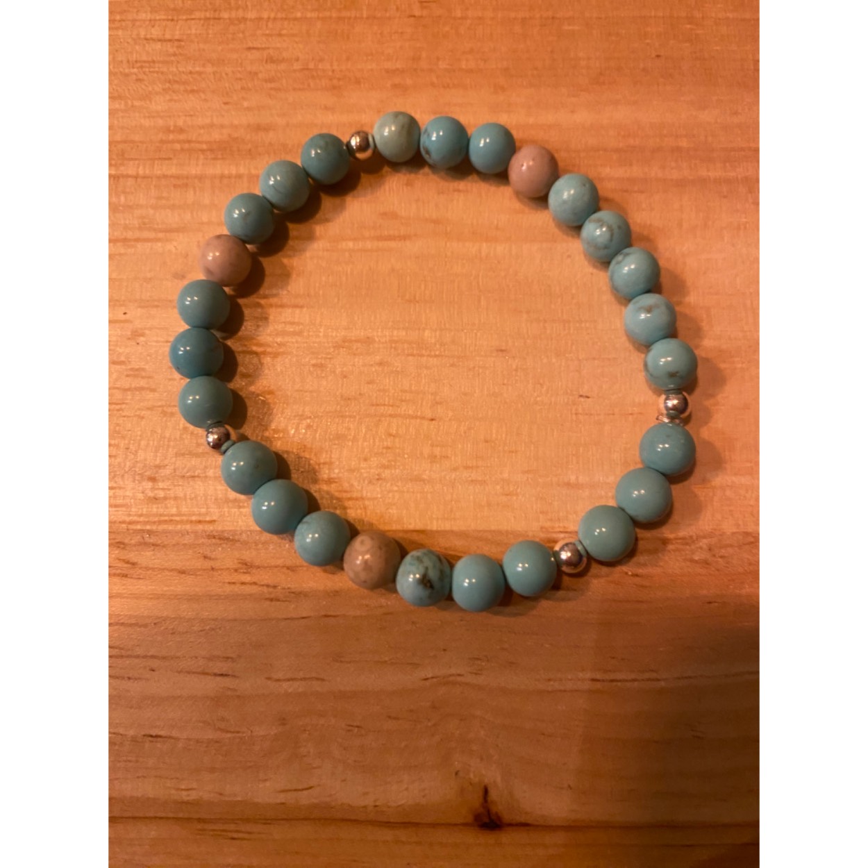 FoY armbandje
Focus on You.
Stones only.

Turkoois is een sterk geneeskrachtige, zuiverende en beschermende steen. Het brengt evenwicht en beschermt tegen negatieve energie, straling, invloeden en stoffen van buitenaf.

oze zandsteen
Vooral Indische roze zandsteen is een populaire keuze voor de constructie en creatie van decoratieve artikelen en tuinaccessoires . Een van de mooiste variëteiten is de Dholpur Pink Sandstone.