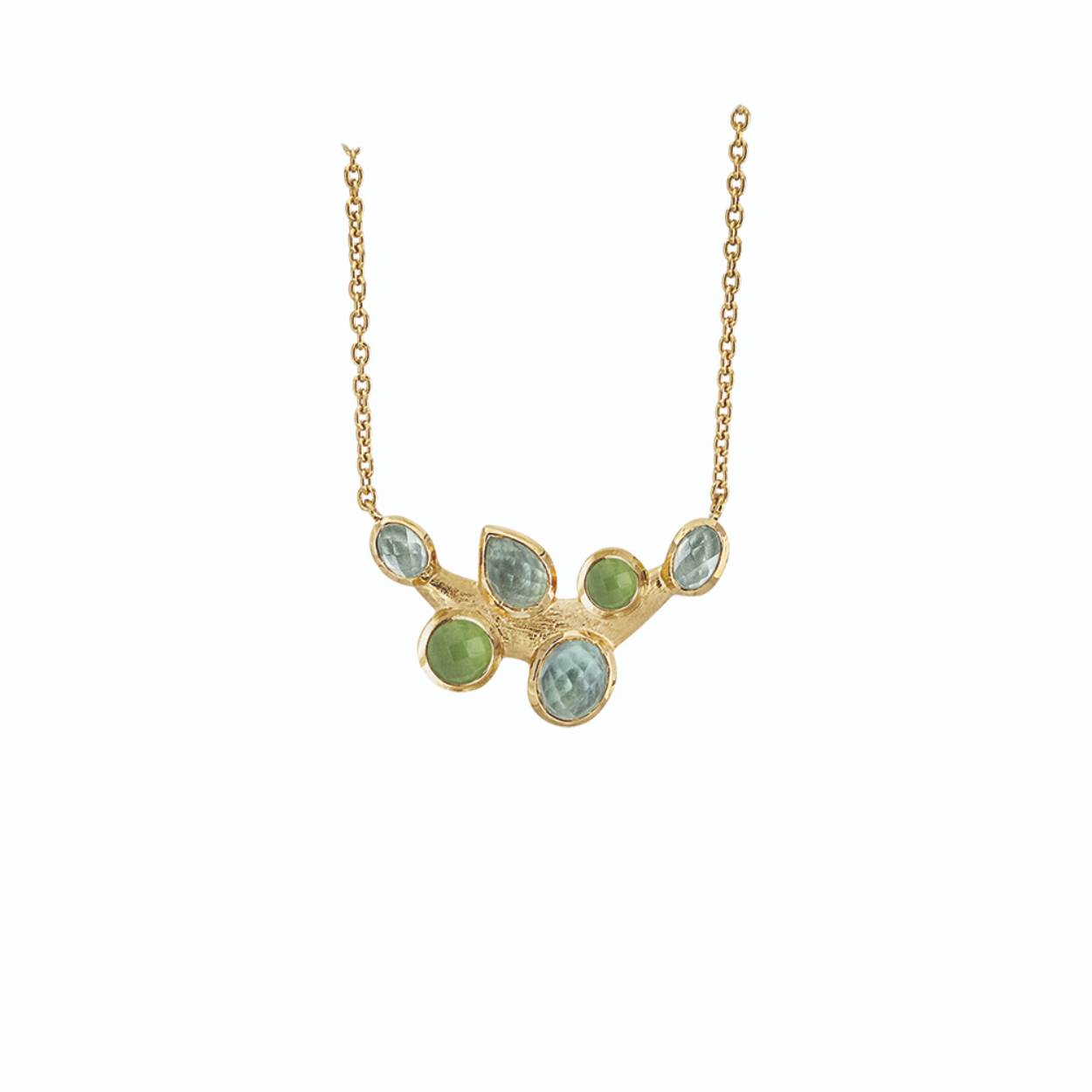 Deze geel goud vergulde ketting bevat drie aquamarijn steentjes van 6 x 5 mm, 6 x 4 mm en 5 x 3 mm en twee serpentijn steentjes van 4 mm en 5 mm en een 4 x 3 mm prasioliet. De ketting is te dragen op 42 en 45 cm.
