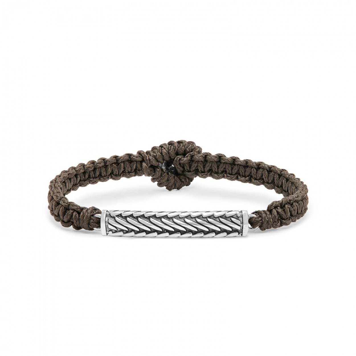 Deze Silk armband komt uit de Weave collectie.
De maat van deze armband is 19cm.

Een nieuwe toevoeging aan de weave collectie: de geweven paracord armbanden. De Weave collectie is uniek door haar prachtige geweven patroon. Dit patroon is een ode aan het eiland van herkomst. Al meer dan 15 jaar hebben onze S!LK ambachtslieden zich toegelegd op het maken van handgemaakte sieraden met technieken die al generaties lang worden doorgegeven. Samen creëren wij unieke sieraden met het behoud van het rijke Indonesische erfgoed.

Deze fijne paracord armbandjes zijn goed te combineren met andere armbanden uit de verschillende collecties van Silk.

Personaliseer deze armband doormiddel van een gravure. Neem voor de verschillende mogelijkheden contact met ons op.