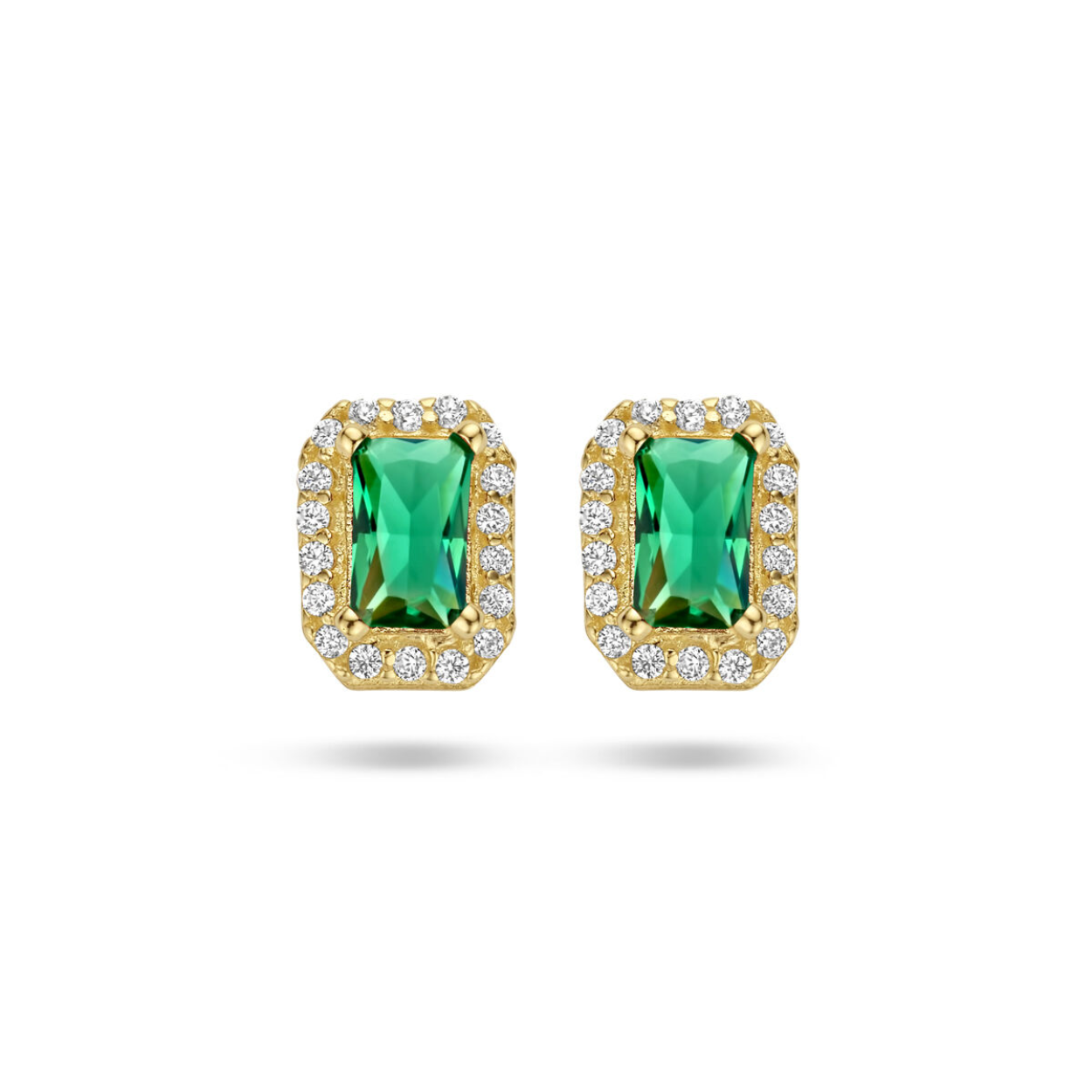 14k Geelgouden oorknoppen uitgevoerd met schitterende groene zirkonia. De oorknoppen hebben een afmeting van maat 7.5x5.5mm.