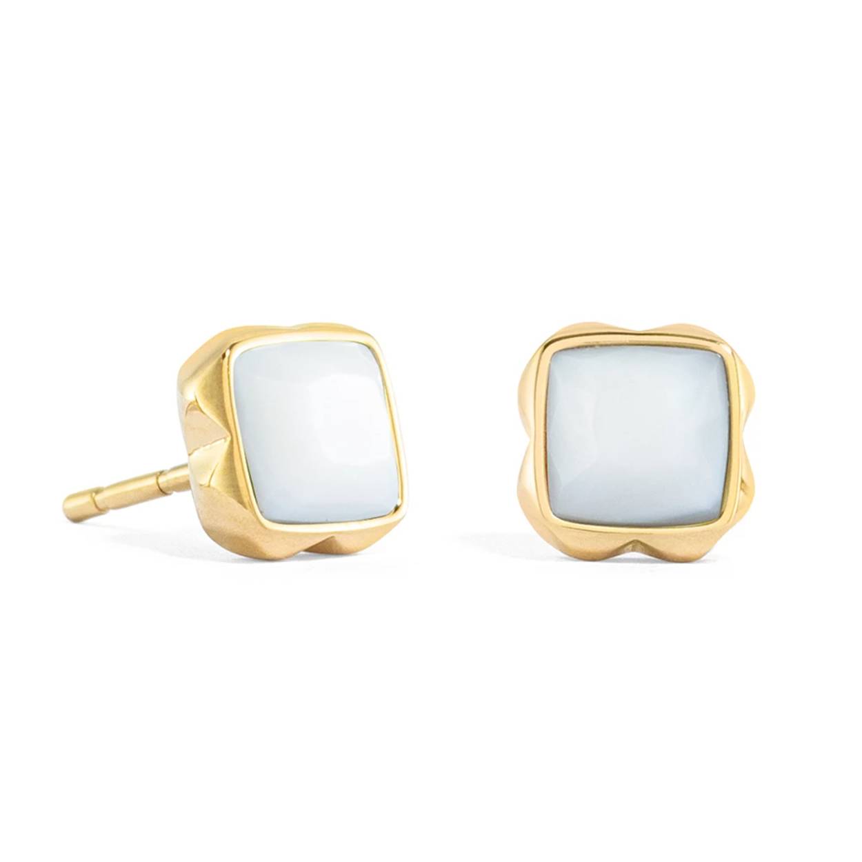 Dit zijn oorknopjes van het merk Coeur de Lion gemaakt voor dames.
COEUR DE LION Birthstone earrings
SKU: 1301-21-1400

COEUR DE LION steel women's earrings with white quartz, plated with yellow gold.

Earring diameter: 8 mm.