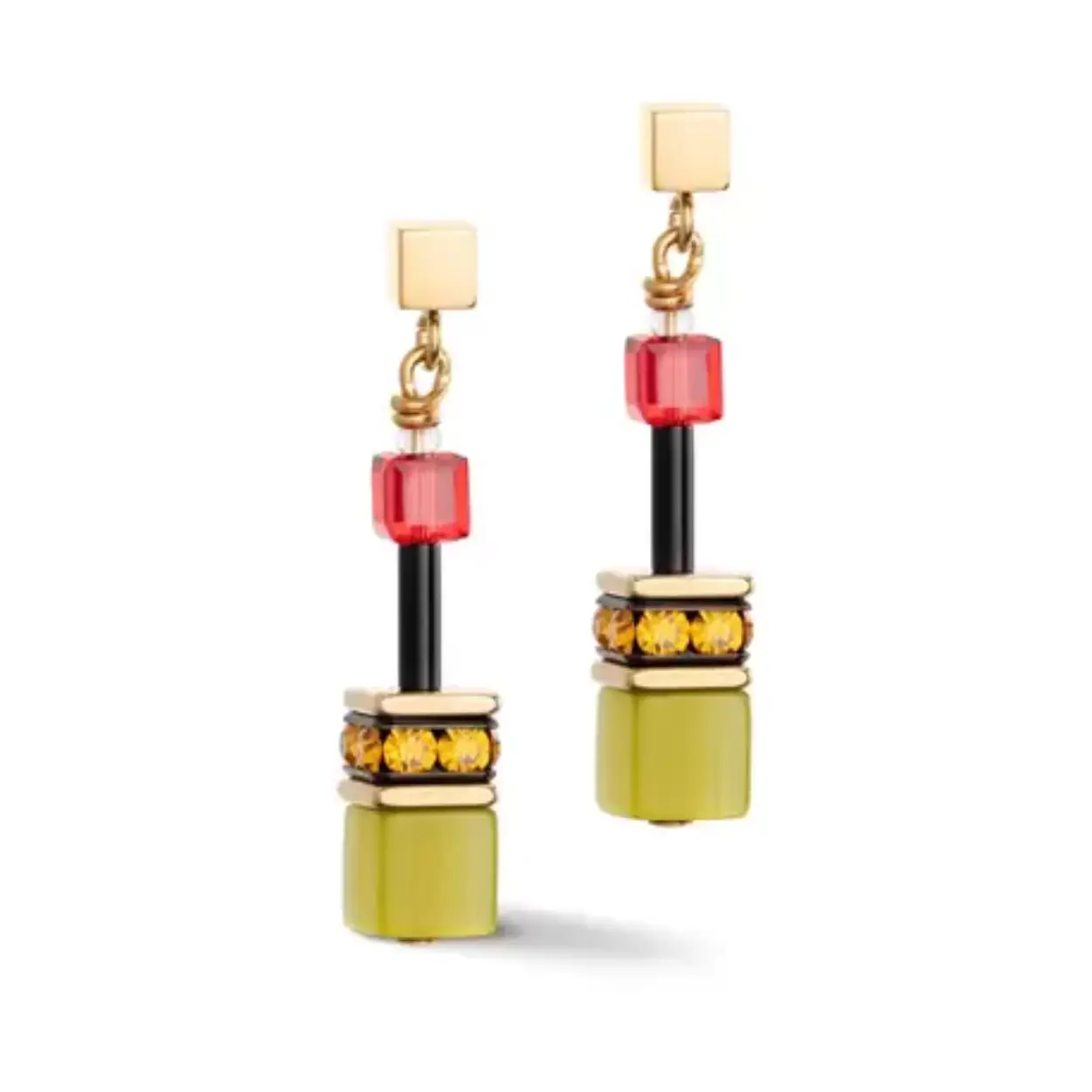 Vergulde roestvrij stalen oorstekers Iconic Multicolor Indian Summer uit de GeoCUBE collectie van Coeur de Lion, nieuw in een geschenkdoosje. De oorbellen zijn geïnspireerd op het Bauhaus-design en geregen met GeoCUBES van synthetisch tijgeroog gecombineerd met strass rondellen en kristallen in mooie, warme nazomer kleuren, passend bij het collier en de armband Iconic Multicolor Indian Summer uit dezelfde serie, bekijk ze in de aanverwante artikelen.

Lengte van de oorbellen is 3,4 cm. 