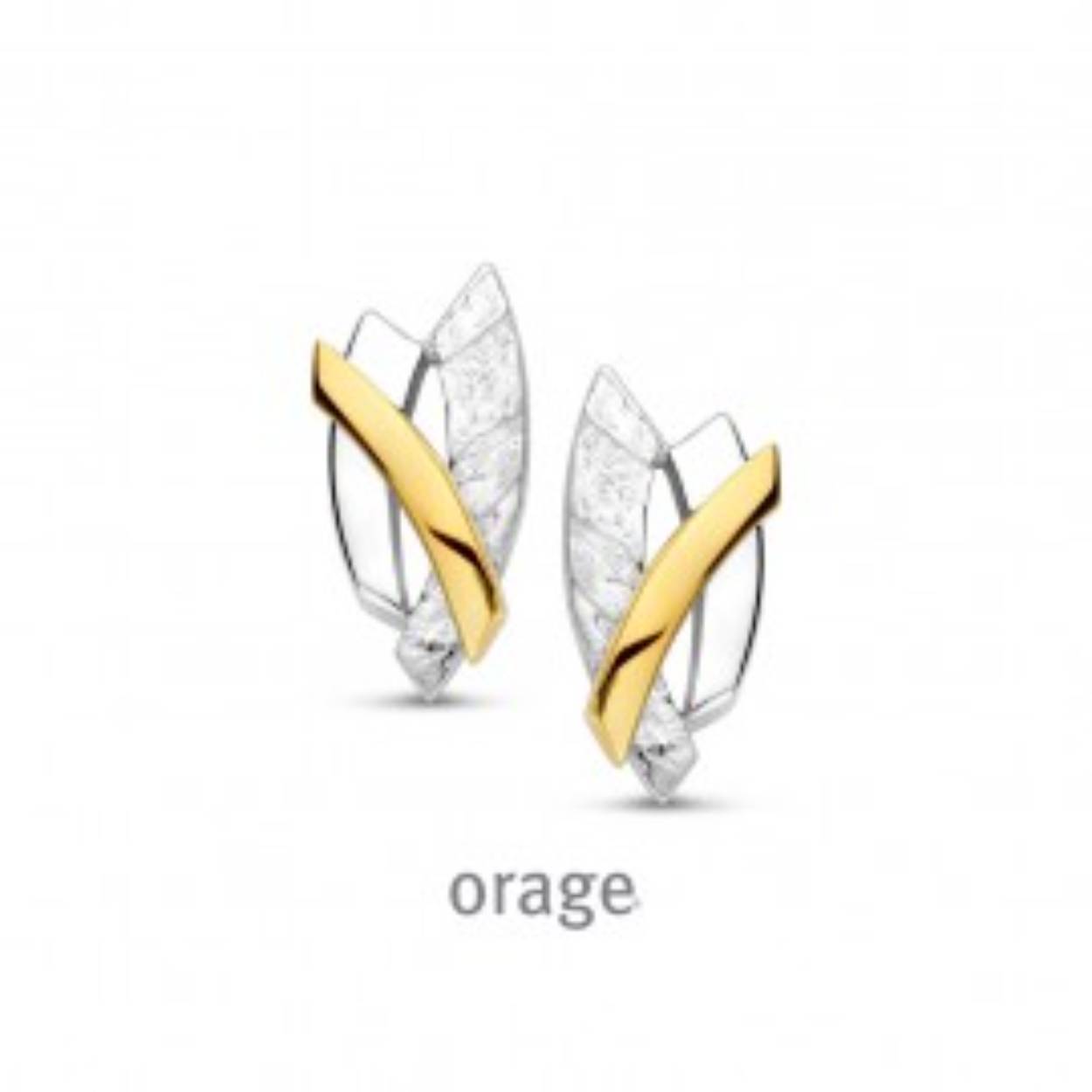 De oorstekers zijn in zilver en plaque gemaakt. De oorsteker is deels in zilver mat en blinkend en deels in plaque blinkend.(O9290)