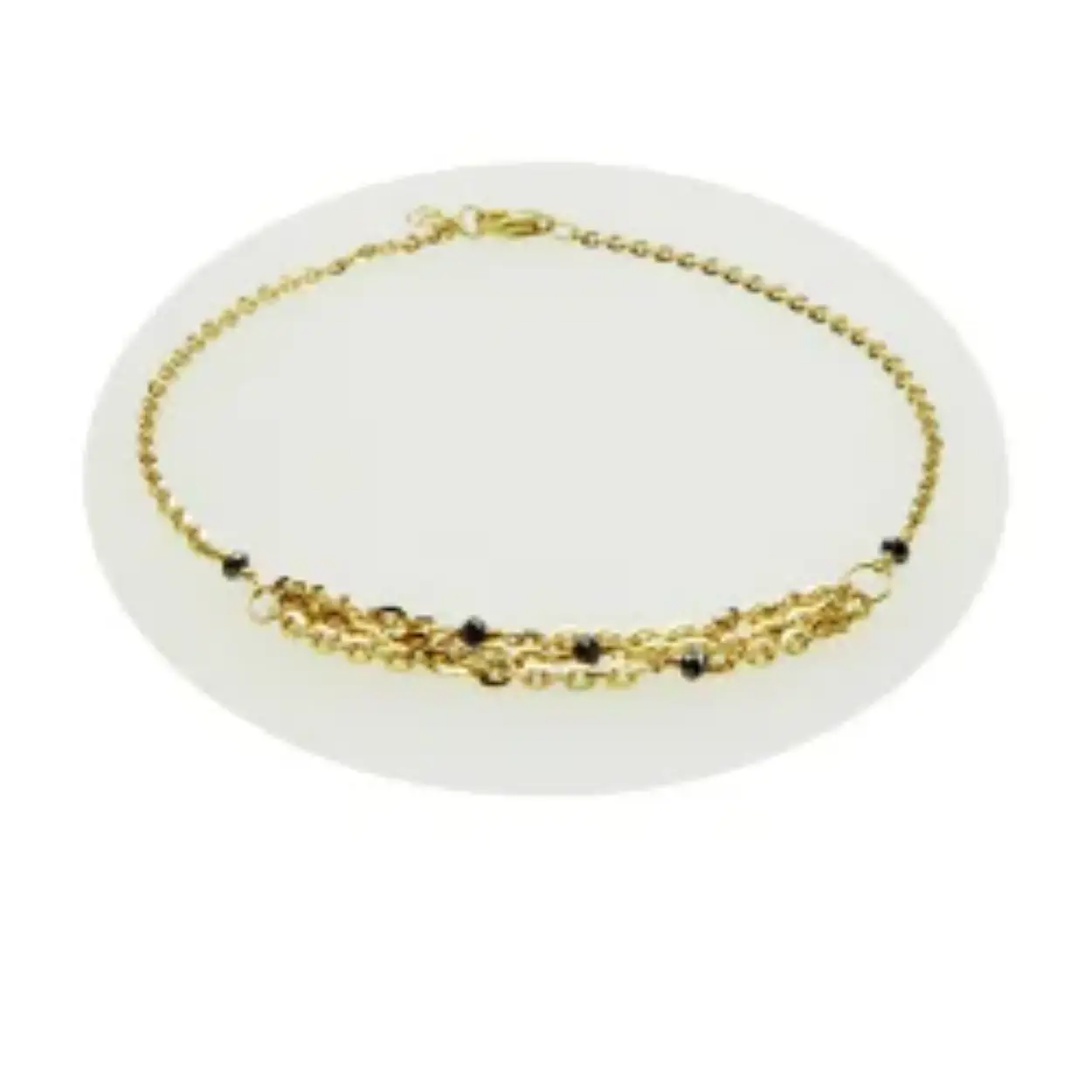 Armband en ketting met zwarte gefacetteerde diamanten, en beide met middenstuk met 3 rijen kettingen.

De armband met in totaal 5 zwarte gefacetteerde diamanten, en de ketting in totaal 8 stuks

De kettingen zijn aan alle kanten gediamanteerd/gefacetteerd, daarom veel glanzender/glinsterender dan gewone ankerkettingen - zeer spannende uitstraling.