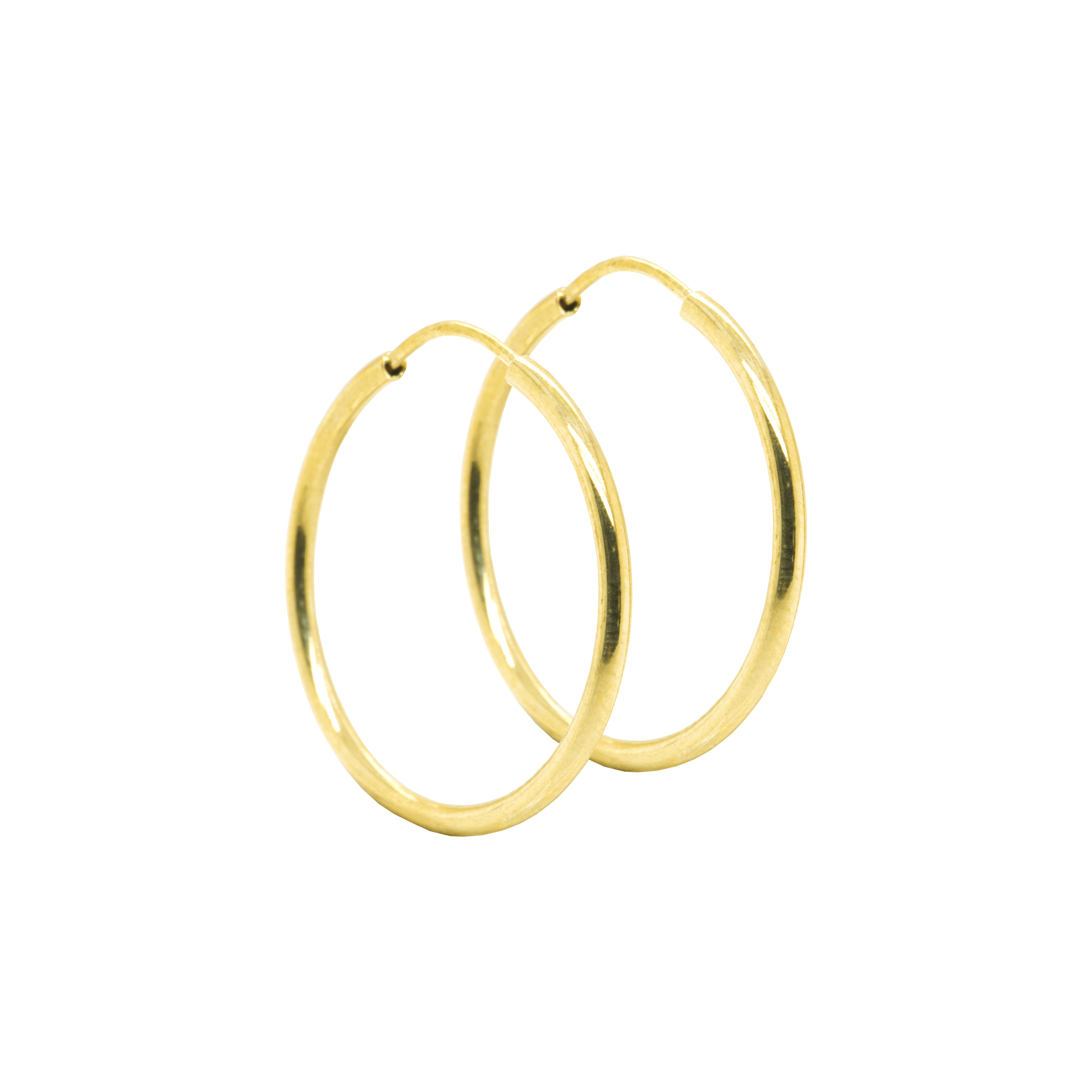 Deze geel gouden oorringen zijn volledig glad gepolijst en rond van vorm. Deze oorringen zijn perfect voor iemand wie houdt van geelgoud.