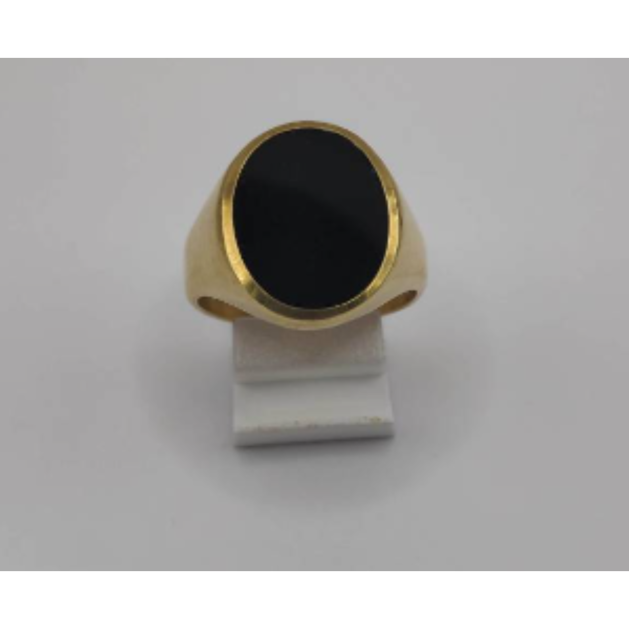 Gouden ring met onyx ovaal