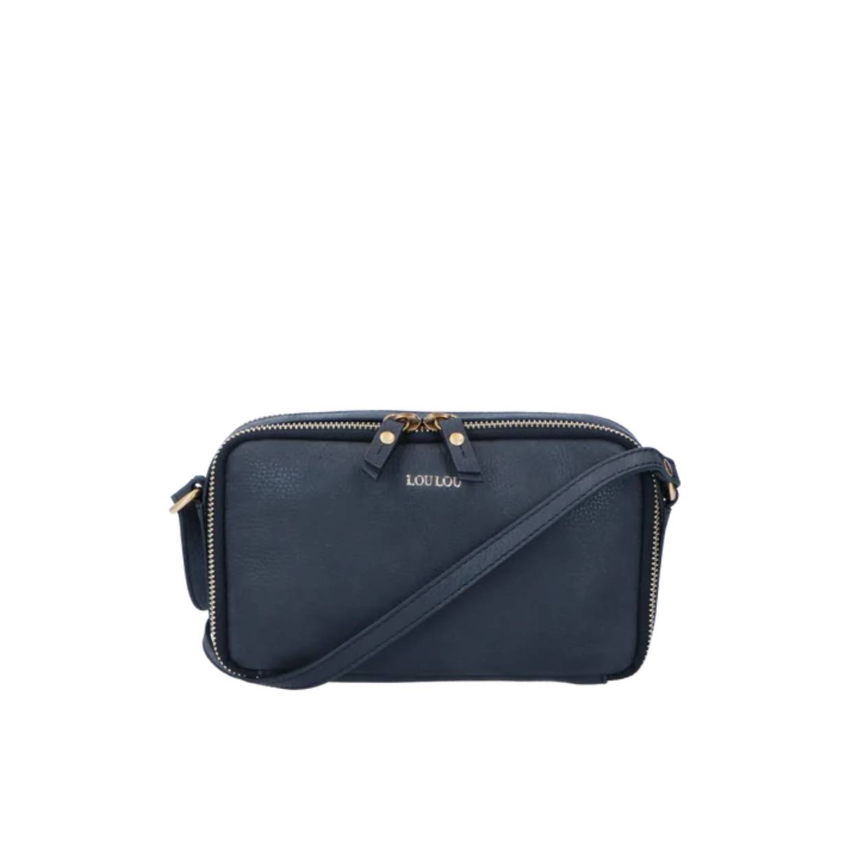 De 23pouch, een multifunctionele en ontzettend complete RFID-crossbody. De tas heeft twee ruime compartimenten die sluiten met een metalen rits. In het voorste compartiment zit een complete portemonnee indeling. Inclusief 12 vakjes voor creditcards, steekvakken voor briefgeld of bonnen, twee vakjes voor fotootjes en een perfect ritsvak voor muntgeld. Ook steek je met gemak je smartphone in dit compartiment. Het tasje heeft een ruim compartiment aan de achterkant waar met gemak een zonnebril (formaat Rayban incl hoes) in kan, naast je andere essentials. Doordat de ritsen van deze fijne pouch volledig opengaan kun je alle ruimte optimaal benutten. De crossbody heeft een verstelbaar schouderhengsel met een drop lengte van 73 cm, dus geschikt voor alle vrouwen. Aan de achterkant een extra ritsvak, het tasje wordt geleverd met uitneembaar spiegeltje en de LouLou bedeltjes. Wie graag georganiseerd de deur uit gaat, met toch zoveel mogelijk bij de hand heeft hier een perfecte match.

Details van de 23POUCH147DG.001
RFID-bescherming
2 compartimenten die sluiten met rits
Extra ritsvak op de achterkant
Extra ritsvak aan de binnenkant
12 Creditcard-vakjes
Waarvan twee met doorzichtig micra (voor pasfoto’s)
Ritsvakje voor (munt)geld aan de binnenkant
Extra vak voor briefgeld
Verstelbare schouderband (drop lengte van 73 cm)
Inclusief LouLou bedeltjes
Signature gestreepte LouLou voering
Inclusief spiegeltje
Afmetingen 23 x 6 x 16 cm
400 gram
LWG gelooid leder-leder
 