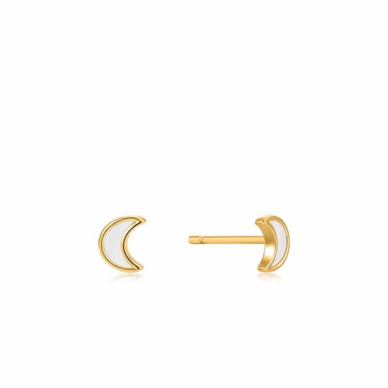 Eenvoudig maar toch opvallend, deze 14K gold plated oorbellen van Ania Haie. De oorbellen hebben de vorm van een maantje en zullen stralen in je oor. Het parelmoeren accent zorgt voor een chique look. De tijdloze sieraden uit de Wild Soul collectie geven de esthetiek van traditionele camee-sieraden een moderne twist. Combineer de sieraden uit deze collectie met elkaar voor een complete look.

