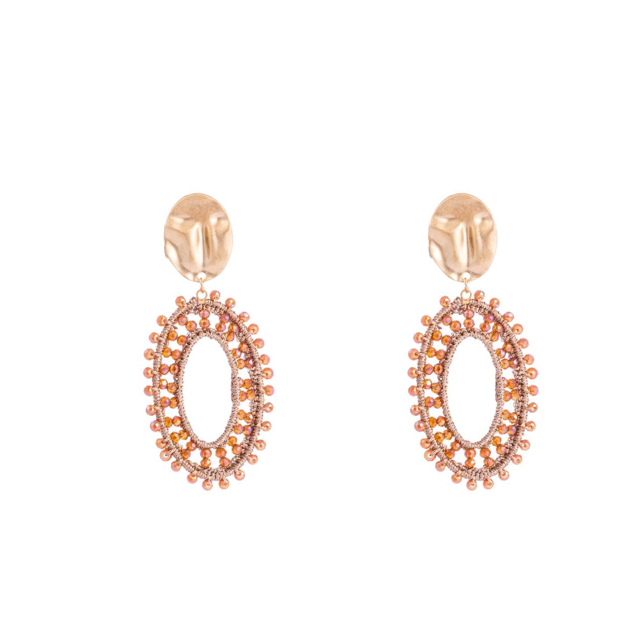 Van grote statement oorbellen tot klassieke oorringetjes of – knopjes - in onze collectie komen oorbellen in alle soorten en maten terug, maar steeds van mooie kwaliteit en in lijn met de laatste nieuwe trends.

Woven Beads Oval