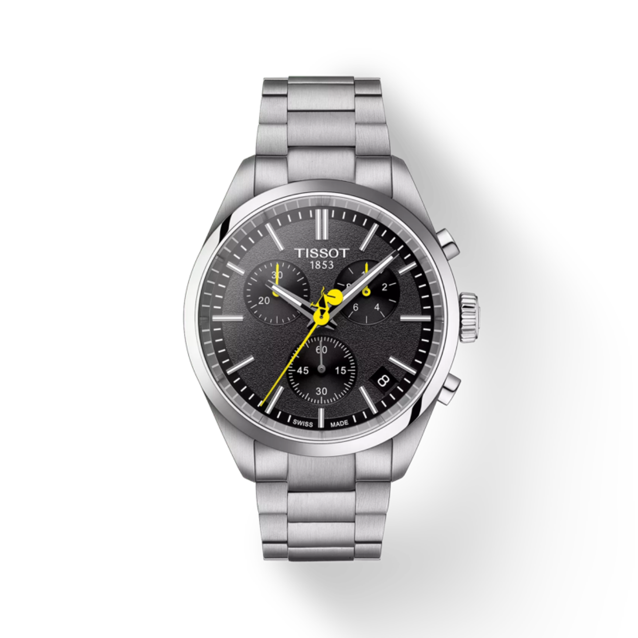 De Tissot PR 100 Tour de France Special Edition is een hoogwaardig horloge dat direct de aandacht trekt met zijn unieke eigenschappen en voordelen. De robuuste kast van duurzaam 316L roestvrij staal zorgt ervoor dat het horloge aantrekkelijk en functioneel blijft, zelfs onder veeleisende omstandigheden. 

De asfaltzwarte wijzerplaat met bijpassende nerfstructuur weerspiegelt perfect het thema wielrennen. De centrale secondewijzer in het iconische geel van de Tour de France in de vorm van een fiets is een echte blikvanger. De elegante zwarte schijf in het datumvenster past naadloos in het algehele ontwerp. Het betrouwbare G10.212 quartz chronograafuurwerk garandeert precisie en robuustheid. De Super-LumiNova® lichtgevende coating op de wijzers garandeert optimale afleesbaarheid, zelfs bij slechte lichtomstandigheden. 

De achterkant van de kast is gegraveerd met het officiële Tour de France-logo en het horloge is waterbestendig tot 10 bar (100 m). De roestvrijstalen band met drie rijen is solide en tegelijkertijd flexibel en is voorzien van een vlindersluiting met drukknoppen. Dankzij het snelwisselsysteem kan deze eenvoudig worden verwisseld voor andere geschikte bandjes. Een geel-zwarte band van siliconen en leer is al inbegrepen, die doet denken aan de stuurbanden van racefietsen. De Tissot PR 100 Tour de France combineert functionaliteit, precisie en design op het hoogste niveau - een horloge dat niet alleen wielerfans zal bekoren.