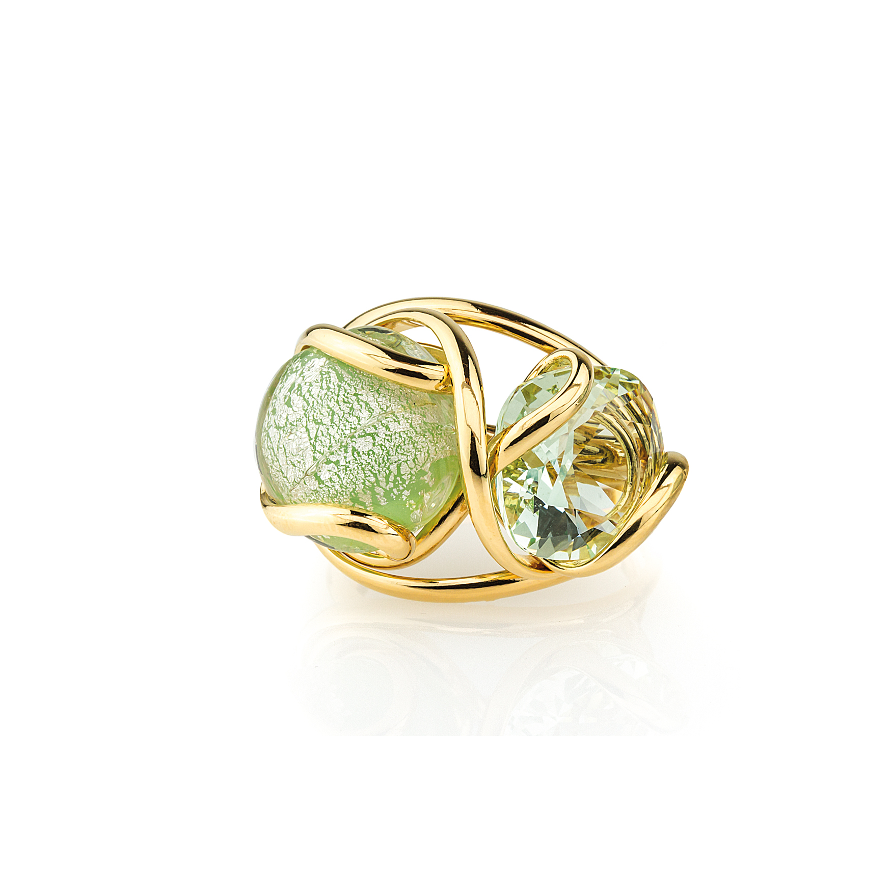 De sieraden van Andrea Marazzini worden ontworpen en handgemaakt in Italië. Dit sieraad is gemaakt van goud verguld metaal in combinatie met Muranoglas en kristal van hoge kwaliteit. Het materiaal is hypoallergeen en nikkelvrij. Ieder Andrea Marazzini sieraad is uniek en een schoonheid voor het oog. 

Sieraad type: Ring

Collectie: Venice
Steenkleur: Peridot
Steengrootte: SVE