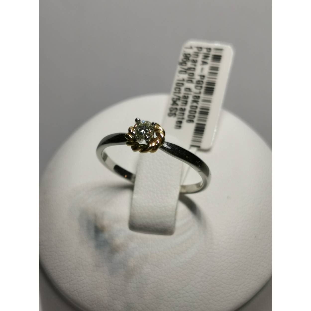18 karaat wit gouden solitaire ring met briljant. Fantasie ringetje om Chaton in geel goud.