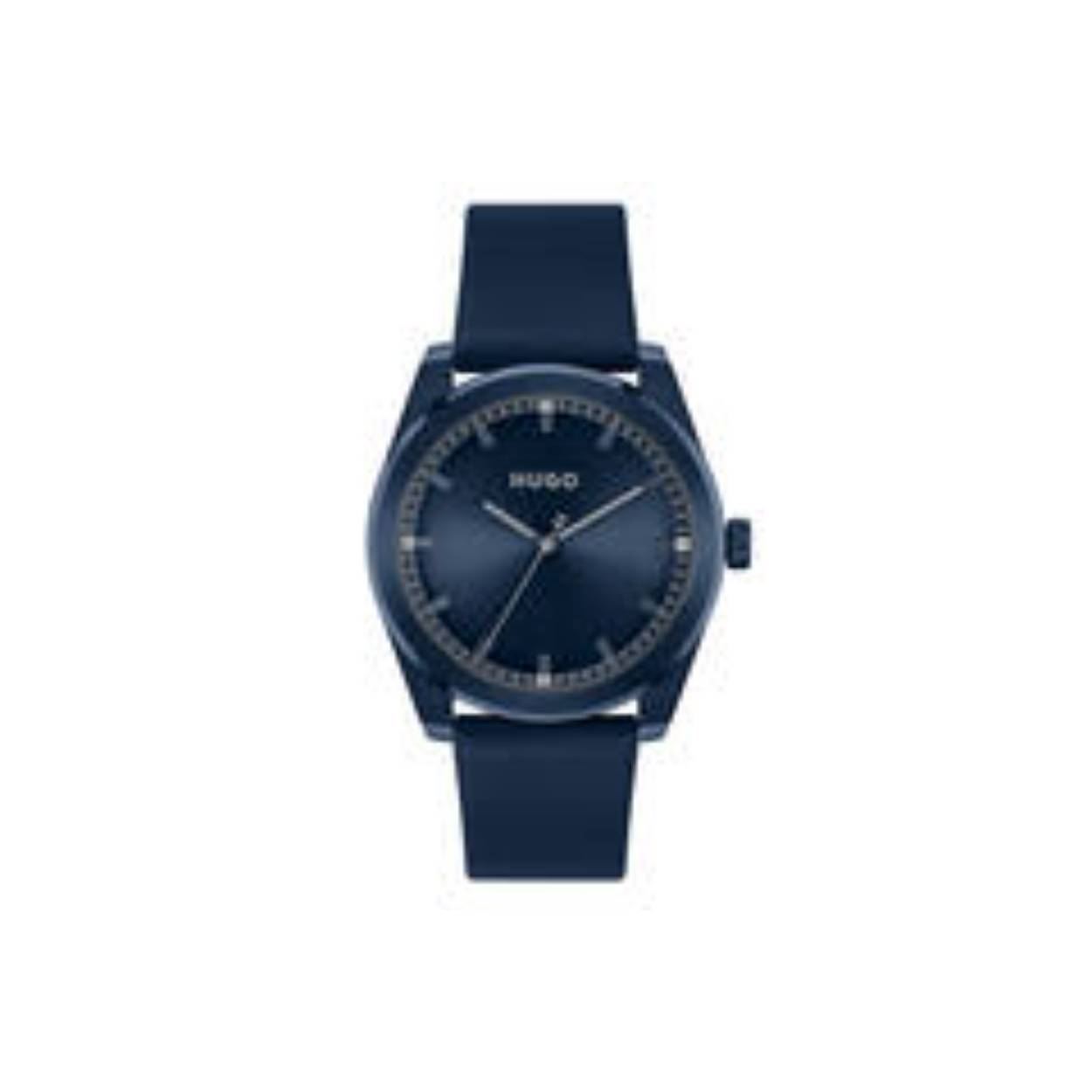 - Behuizing gemaakt van staal, in de kleur blauw
- Horlogeband gemaakt van leer, in de kleur blauw, met gesp
- Quartz uurwerk, werkt op batterijen
- Voorzien van mineraalglas, krasbestendig
- 5 ATM waterdicht, geschikt om mee te douchen.
- Breedte van de behuizing is 42 mm
- Dikte van de behuizing is 9.6 mm