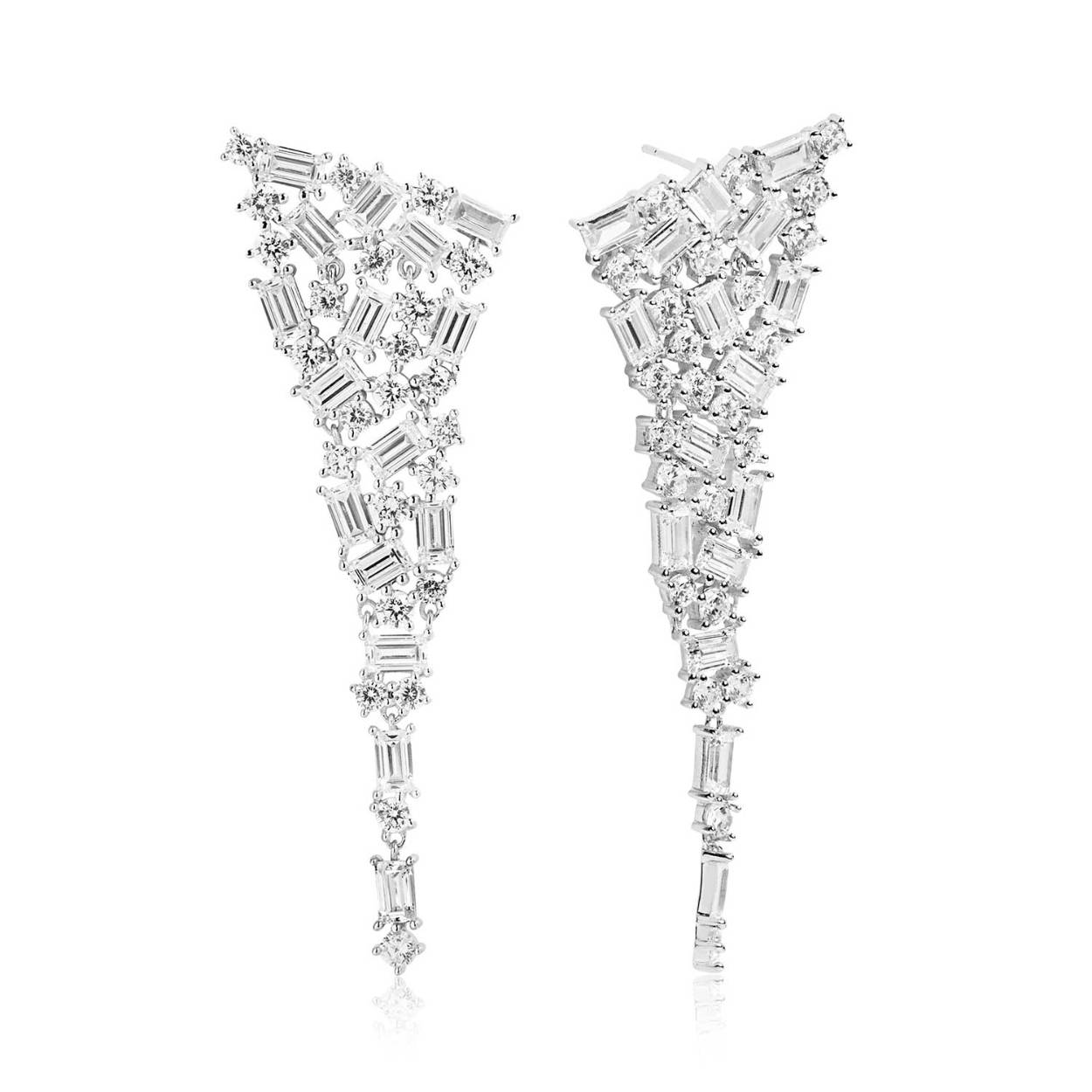 SIF JAKOBS OORBELLEN ANTELLA GRANDE MET WITTE ZIRKONIA SJ-E0340-CZ

Onze sieraden zijn gemaakt van het fijnste 925 sterling zilver, verguld met 18k geelgoud of roségoud en bezaaid met hoogwaardige AAA-zirconia.

Alle sieraden zijn handgemaakt en zorgvuldig geïnspecteerd om ervoor te zorgen dat de beste resultaten worden bereikt.