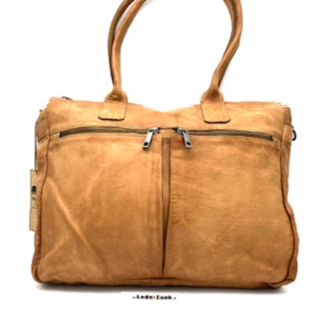 Shopper of werktas? U mag het zeggen een ding is zeker u mag gezien worden met deze tas. Tas is voorzien van afneembare lange draagriem, achterrits, toprits en twee 									
voorvakken met rits. Binnenkant is voorzien van laptopvak en een rits vak.						Laptop max 15 inch. 

Afmeting: 30 x 40 x 11 cm