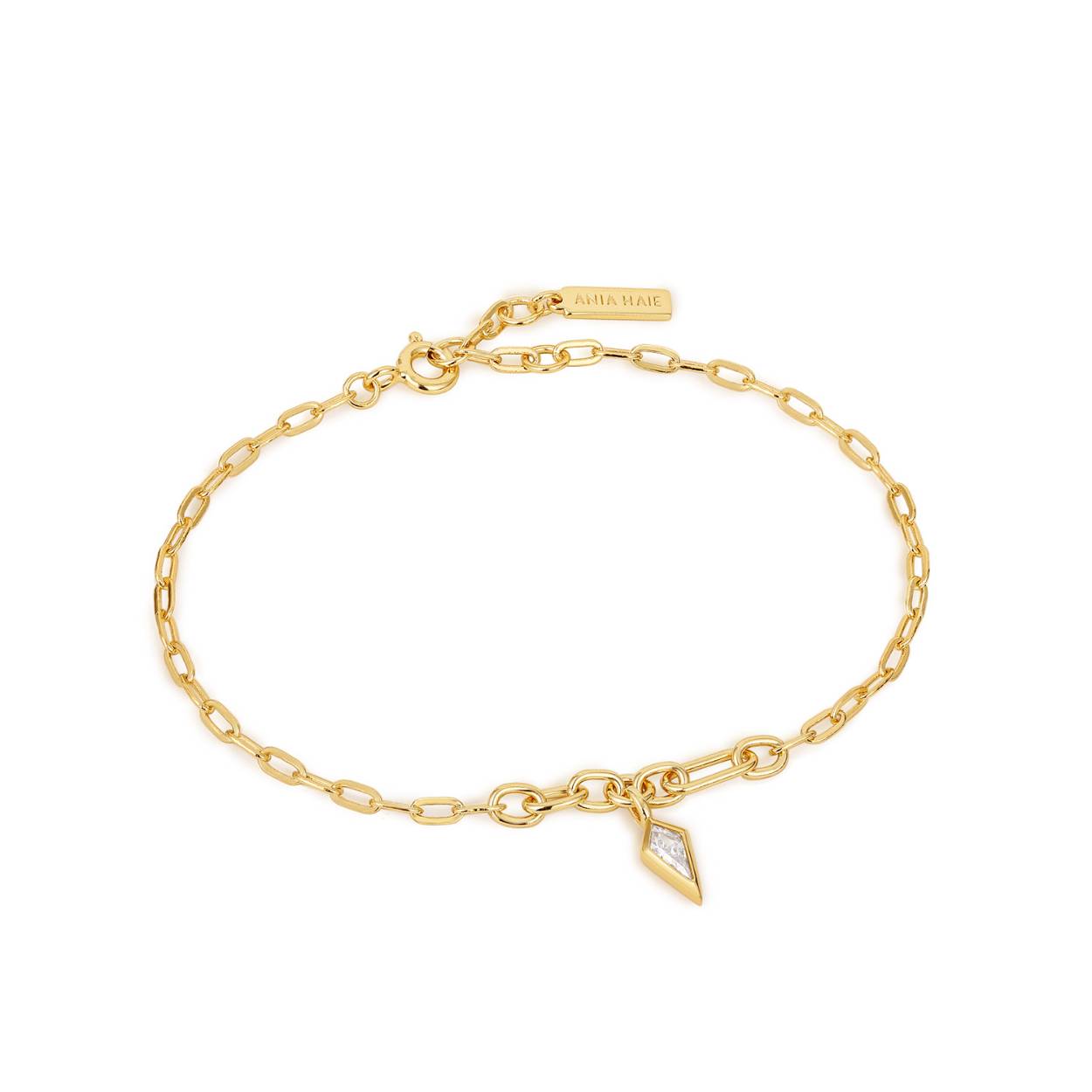 Combineer een prachtige schittering met trendy details! Met een glinsterende zirkonia hanger, is het de perfecte armband om solo te dragen of te combineren met je andere armbanden voor wat extra sparkeling.