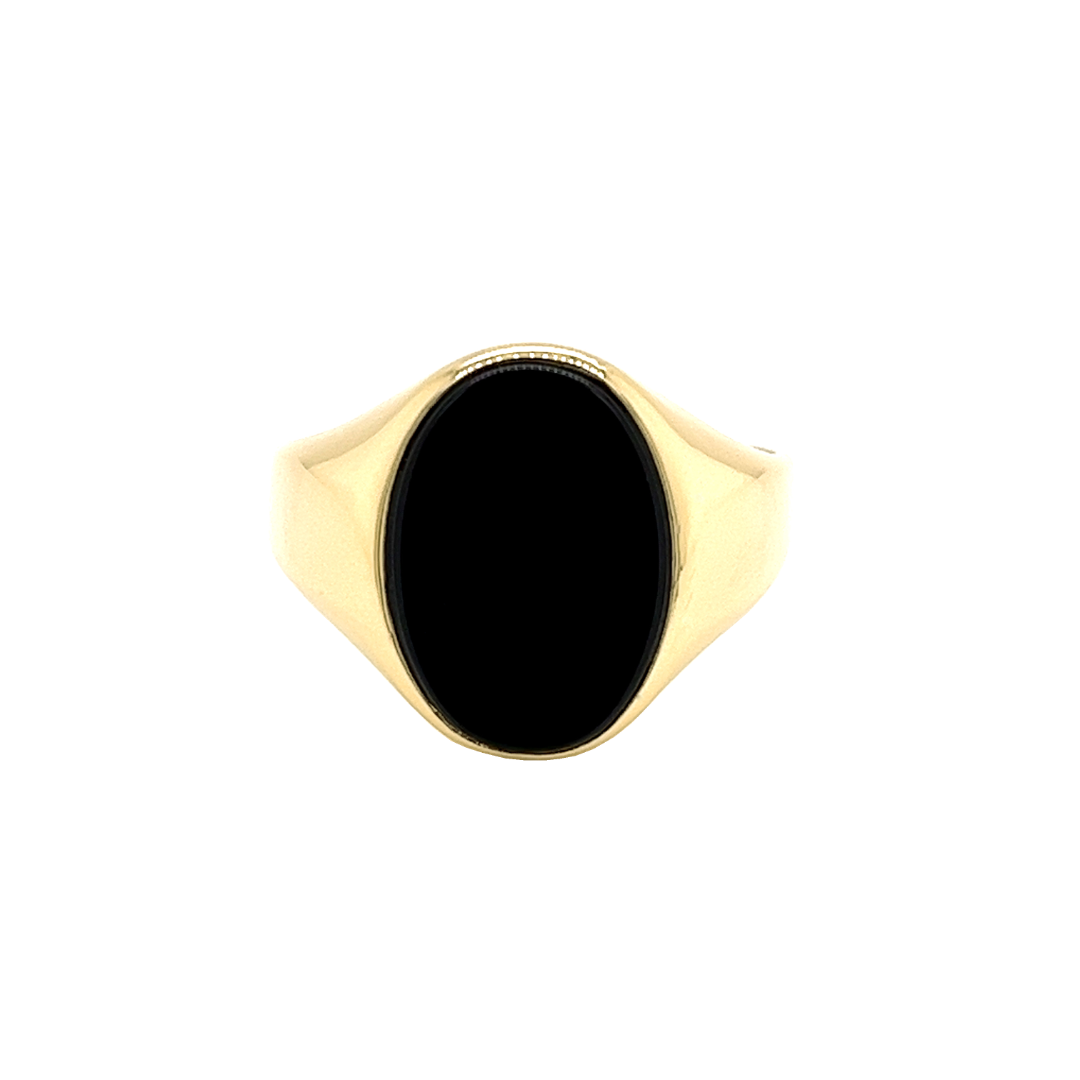 Deze geel gouden ring is heeft een erg luxe uitstraling. De onyxsteen heeft een erg mooie donker zwarte kleur, dit combineert ongelofelijk mooi met de kleur van 14-karaats geelgoud. Deze ring staat goed bij zowel een zakelijke kledingstijl als een casual kledingstijl.