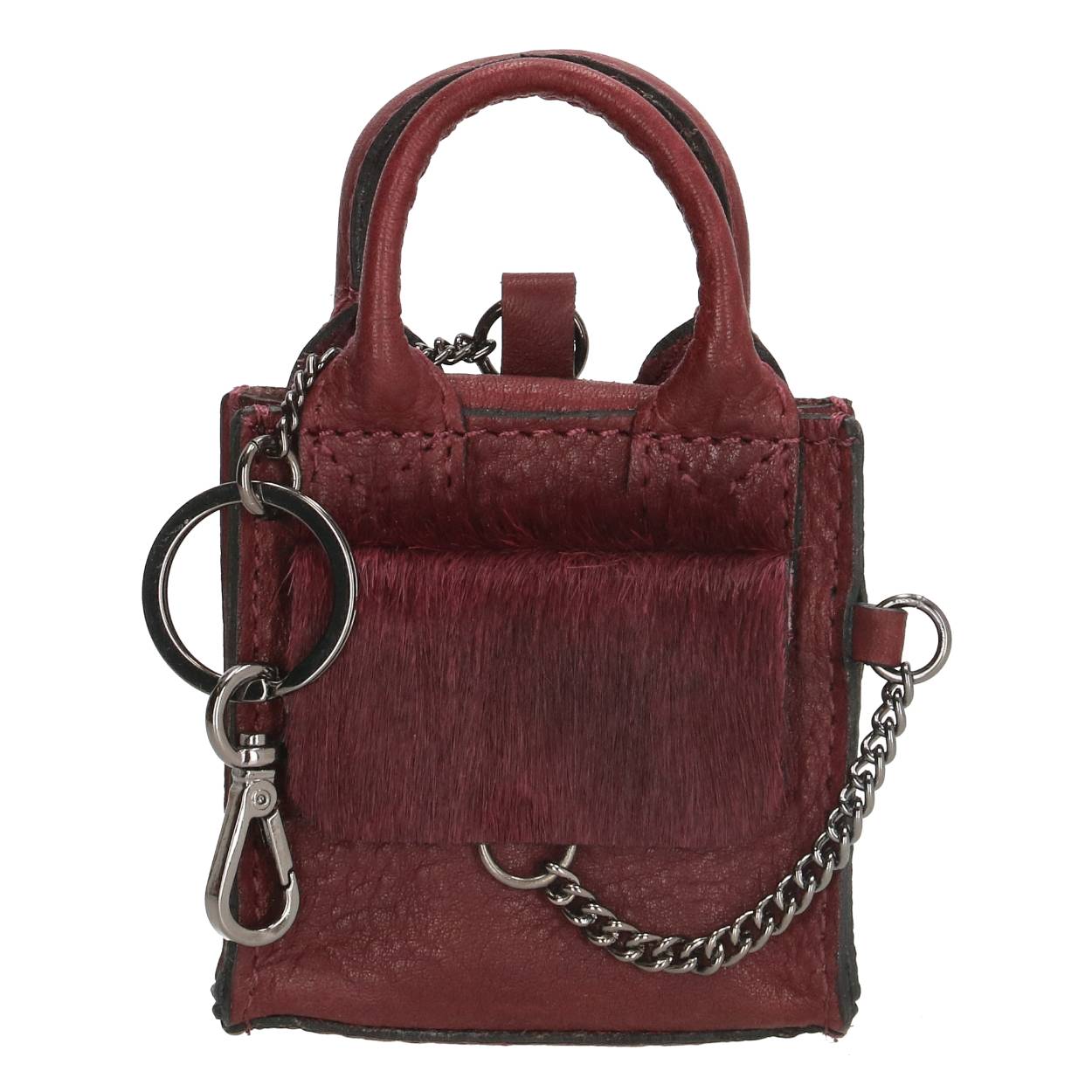 Heb jij al een tas uit de Mendoza collectie van Micmacbags? Hoe leuk is het dan om deze sleutelhanger in de vorm van een tasje aan je sleutel te hangen zodat jouw tas en sleutels matchen! Het tasje heeft een druksluiting, je kunt er dus bijvoorbeeld een winkelwagenmuntje in kwijt! Op de voorzijde van dit kleine tasje vind je ook een stukje vacht en zilverkleurig kettinkje, hetzelfde als bij de tassen uit de Mendoza collectie!

Micmacbags laat zich inspireren door verschillende landen en culturen. De Mendoza collectie van Micmacbags heeft stoere westernsferen en is gemixt met de stijl van een manage. De tassen van Micmacbags worden gemaakt van runderleer, waardoor de tassen een natuurlijke uitstraling hebben. 