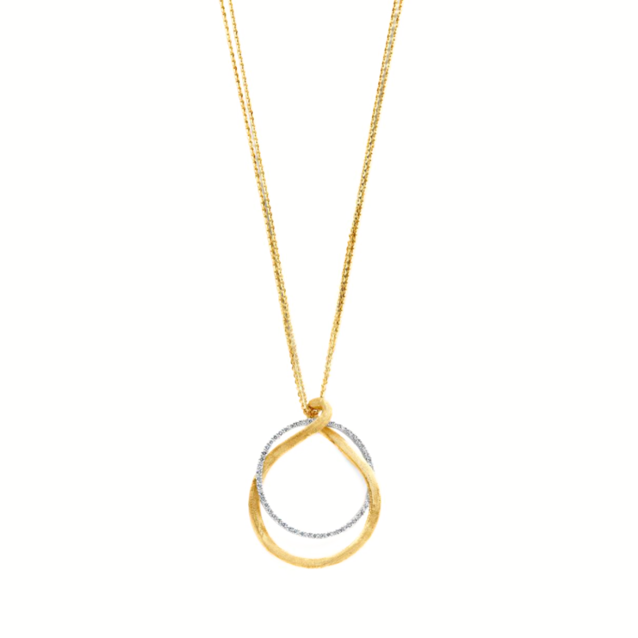 Ontdek de Femme Ador&eacute;e geelgouden matte hanger, verfijnd gecombineerd met een witgouden cirkel bezet met fonkelende briljanten.
Het samenspel van warm geelgoud en koel witgoud cre&euml;ert een elegant en modern contrast.
Een luxueus sieraad dat tijdloze klasse en verfijnde schittering uitstraalt.