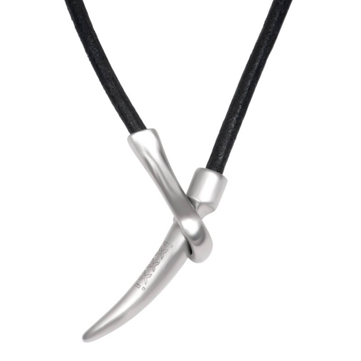 De iXXXi Men ketting Tooth is gemaakt van zwart leer en is voorzien van een sluiting gemaakt van stainless steel met een mat zilverkleurige plating. De iXXXi Men ketting Tooth is voorzien van een glad, leren design. De sluiting van de leren ketting is een langwerpige, mat zilverkleurige sluiting met het design van een tand en is verkrijgbaar in de lengtes 50 en 55 cm.