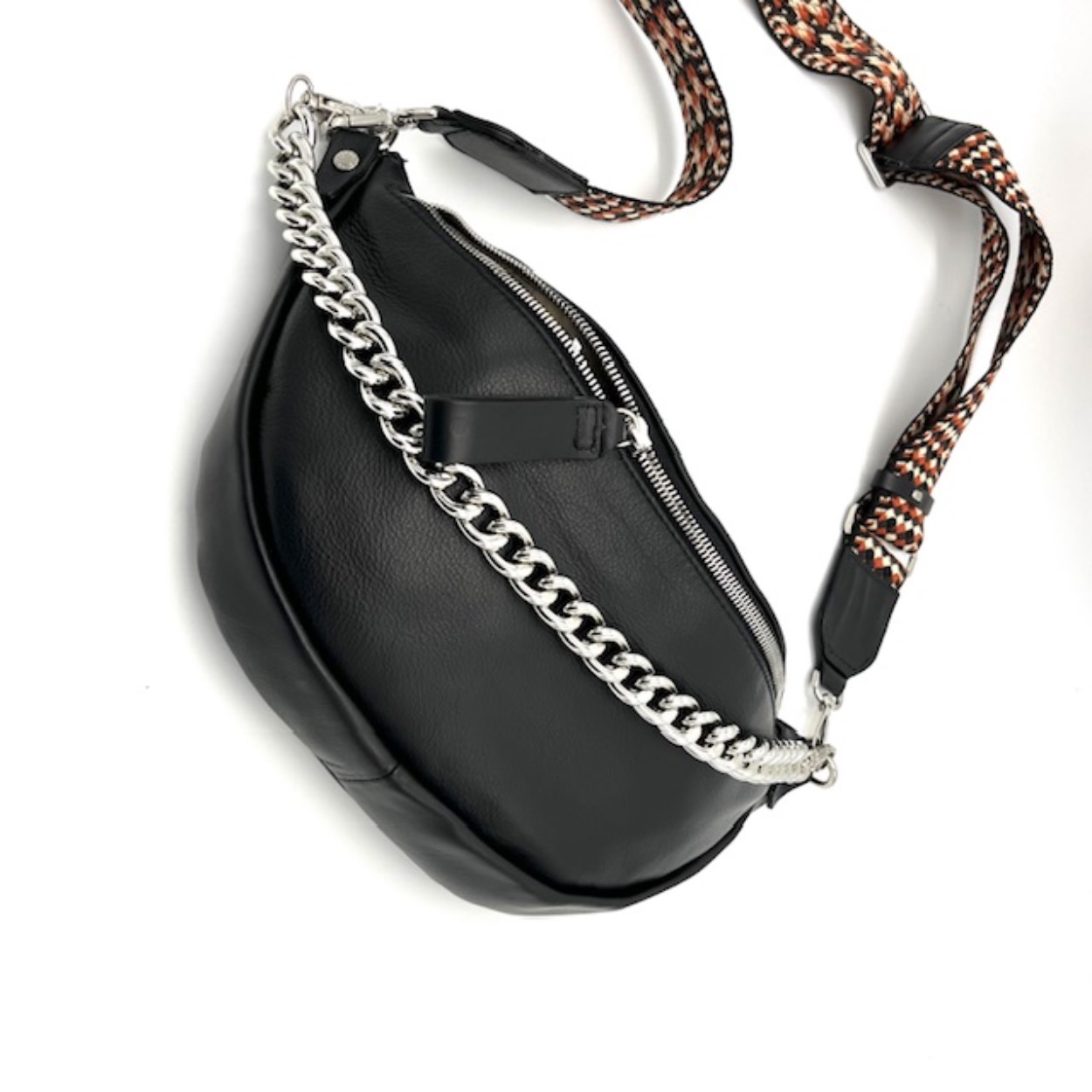 ruime crossbody welke mooi schuin is te dragen.