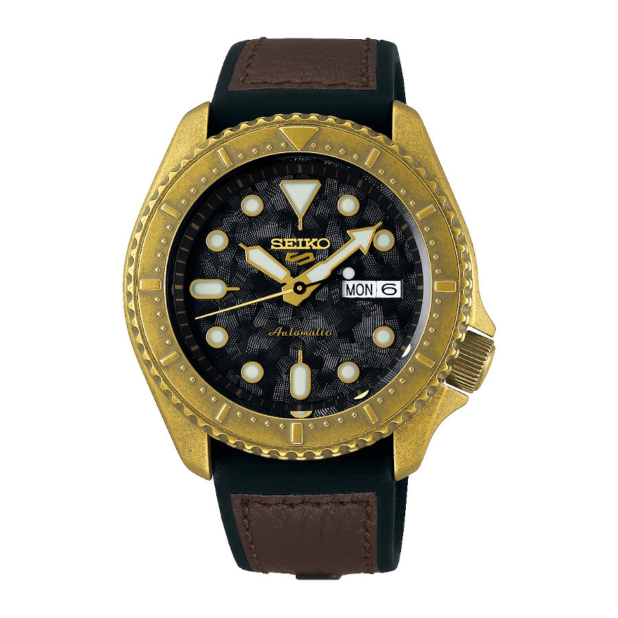 SEIKO 5 SPORTS SRPE80K1 ZWART GOUD
Het horloge heeft een mechanisch kaliber, Wanneer het horloge volledig is opgeladen heeft het een energiereserve van ca. 41 uur. Het tikgetal van deze automaat is 21.600 per uur en het horloge heeft 24 jewels. Het 4R kaliber wordt volledig in-house vervaardigd.