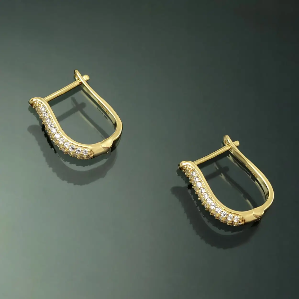 14k geelgouden ovale oorringen met pavé gezet diamant