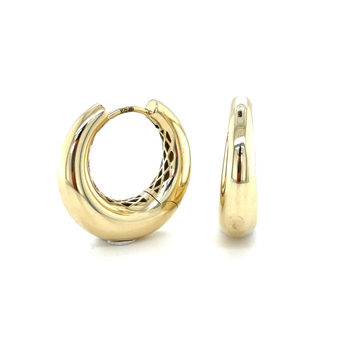 Grote creolen in 14 karaat goud. 
22mm groot / 6mm.