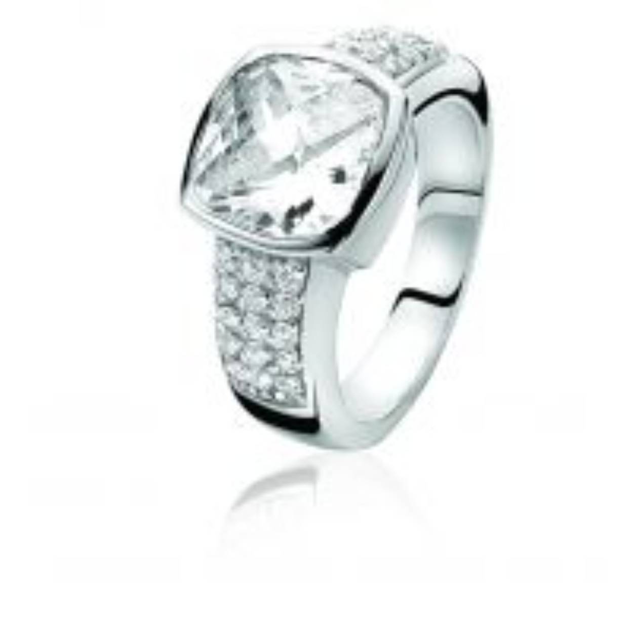 ZINZI zilveren ring gezet met witte zirconia's in de scheen en in het midden een grote opvallende witte zirconia. Vervaardigd van eerste gehalte zilver (925) en met extra rodiumlaag voor een langdurige glans.