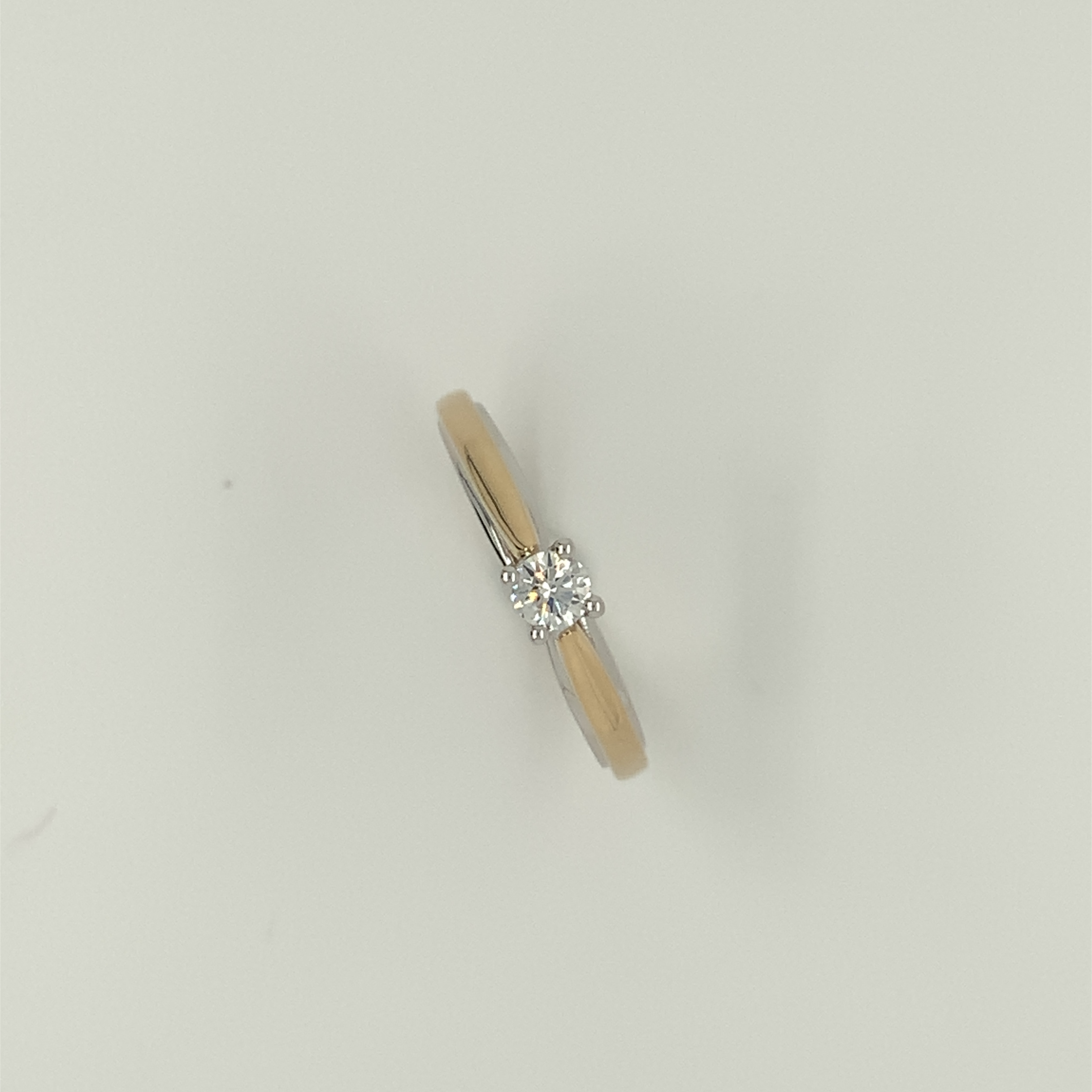 Prachtige gouden ring 14krt met briljant 0.19crt maat 56