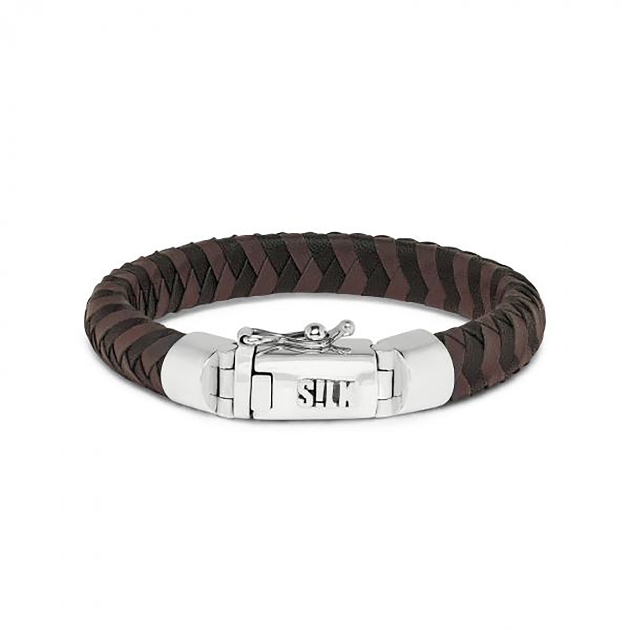 326BBR22

Stoere gevlochten leren armband in bruin met zwart gemixt leer voor zowel dames als heren. De leren armband sluit middels een mooi zilveren SILK slot. Deze armband is in meerdere kleuren verkrijgbaar; zwart, bruin, zwartblauw en olijf. Combineer de verschillende armbanden met elkaar voor een speelse look.