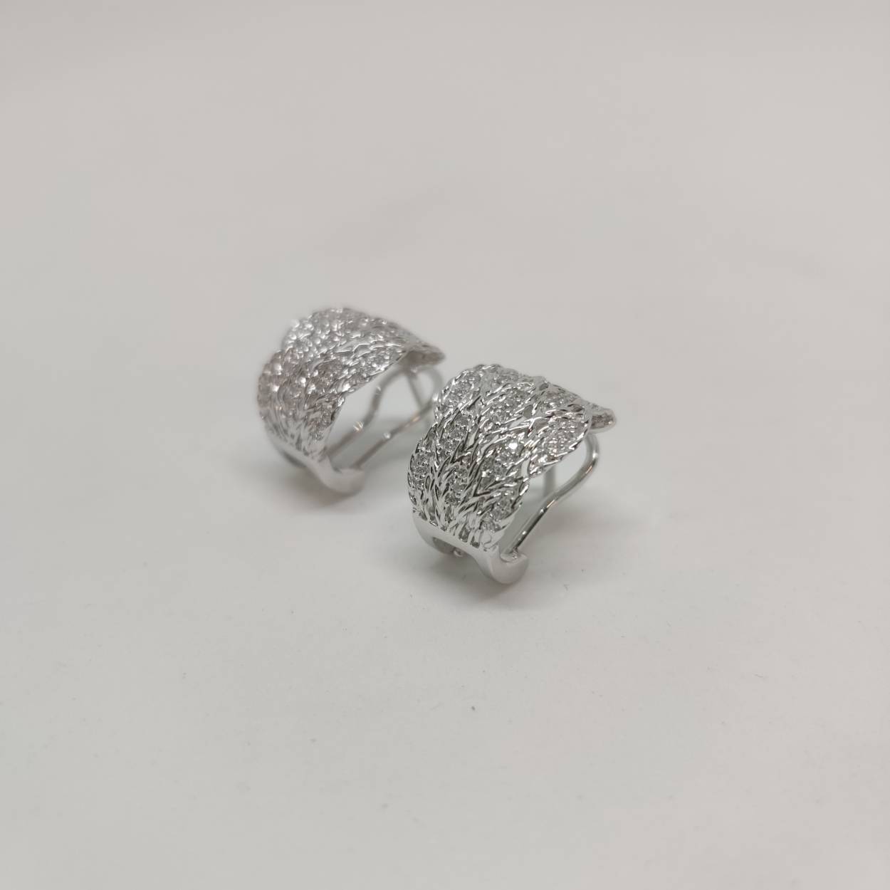 Zilveren oorringen met omega sluiting