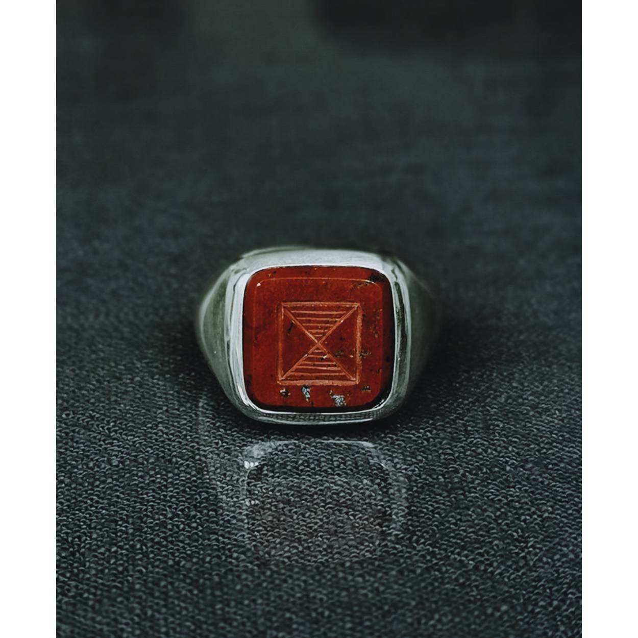 zilveren ring met rode steen (jaspis)