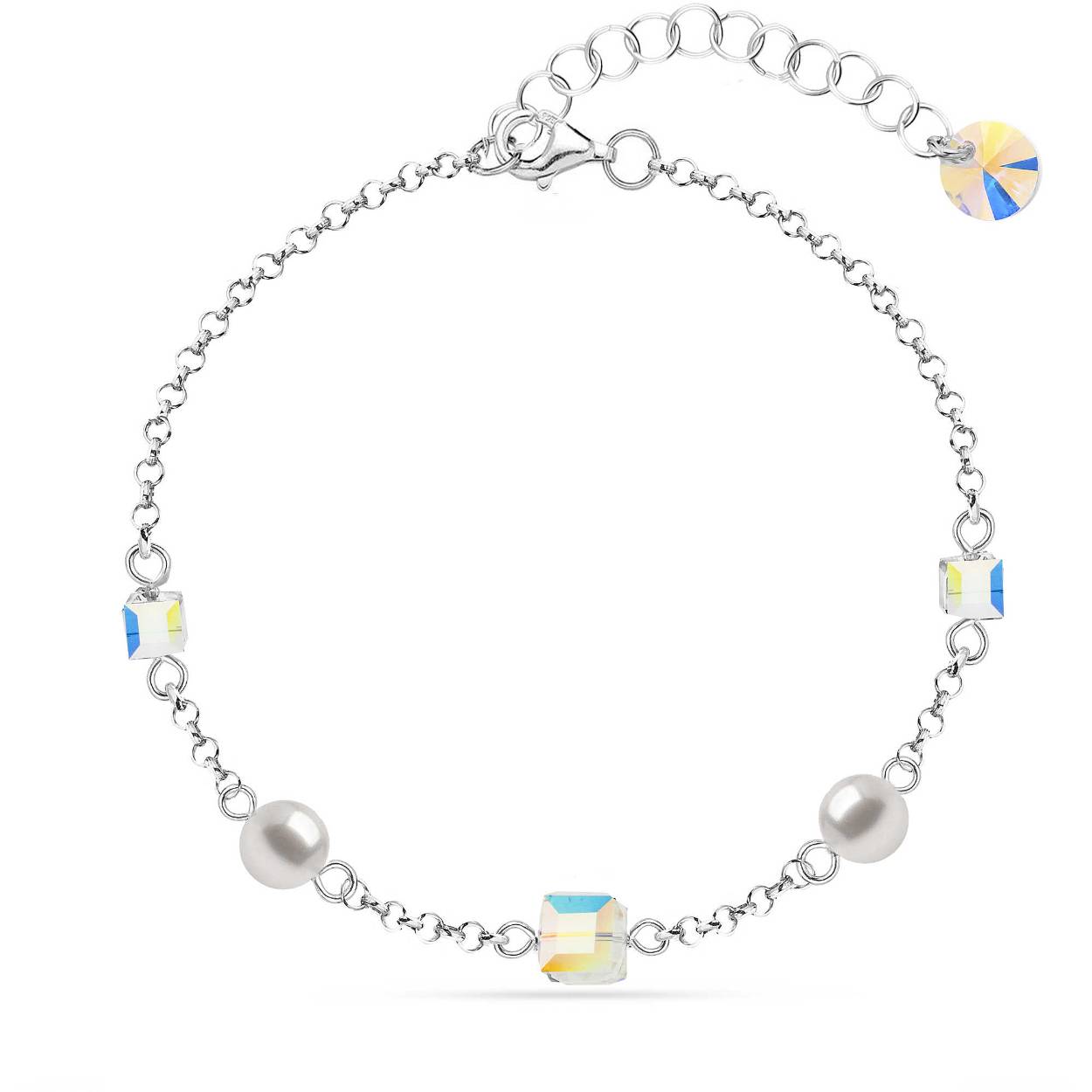 Deze schakelarmband is afkomstig van het merk Spark Jewelry en behoort tot de Mix-up collectie. Armband gemaakt van 925 sterling zilver en kristallen parels in de kleur White Pearl en kristallen in de kleur Aurora Borealis. Lengte armband: 20,5 cm (15,5 cm + 5 cm verlenging). Kristalgrootte: 6 en 4 mm. Parelmaat: 6 mm.