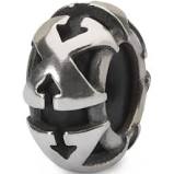 Dit is een kraal van Trollbeads met de naam: X Stopper. Deze kraal is gemaakt van sterling zilver.