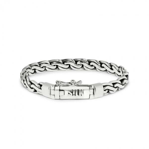 Deze handgemaakte zilveren armband uit de Breeze serie kan gedragen worden door zowel dames als heren. Draag de 148 Breeze armband met een aantal armbanden bij elkaar en creeër een stoere look.