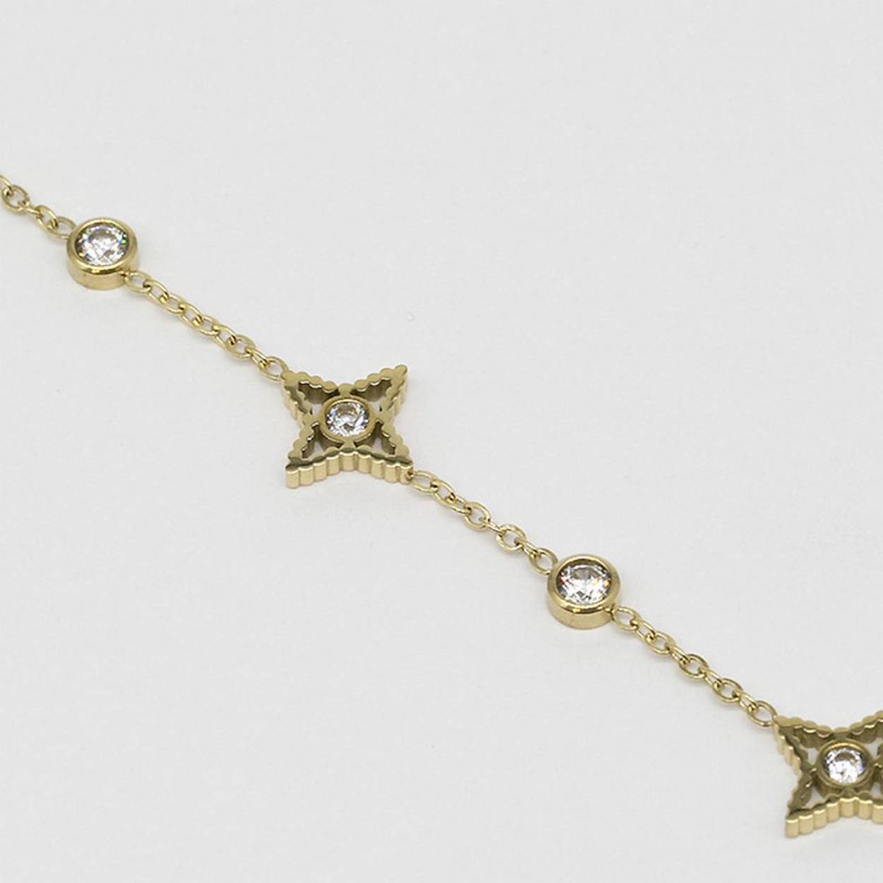 De Platings van ZAG Bijoux zijn van de allerbeste kwaliteit. De armbandjes van ZAG zijn echte eyecatchers en passen altijd omdat ze verstelbaar zijn/. De Maat is van 16.5cm tot 19cm instelbaar